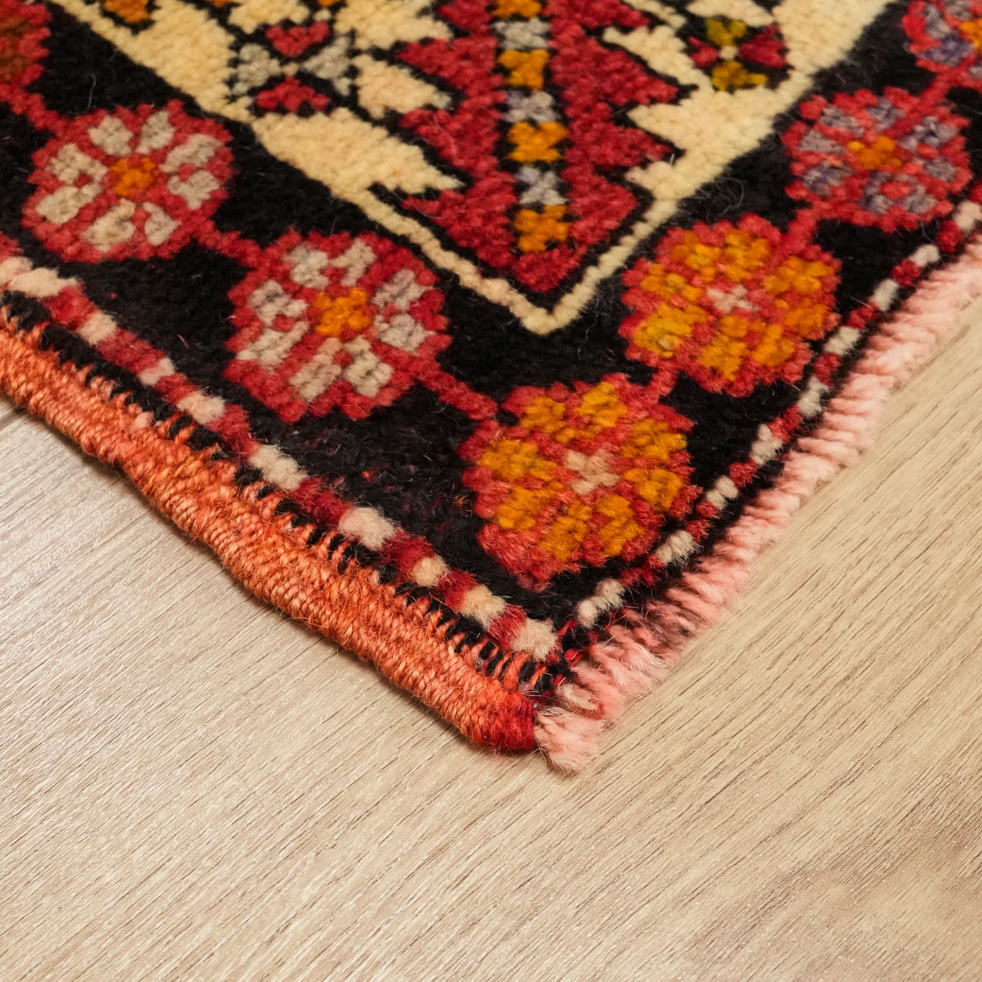 Ortaköy Sandık Eskisi 70 Yaş Kirmen El Dokuma Halı