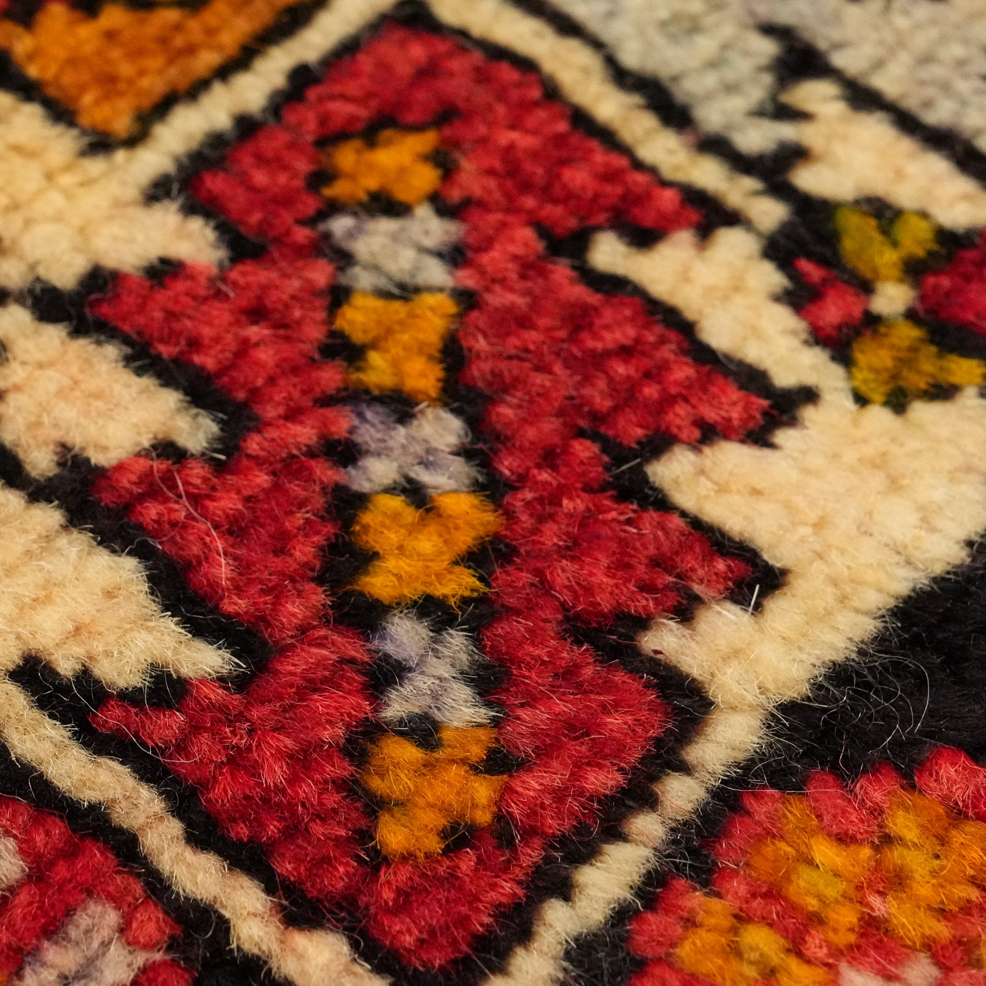 Ortaköy Sandık Eskisi 70 Yaş Kirmen El Dokuma Halı