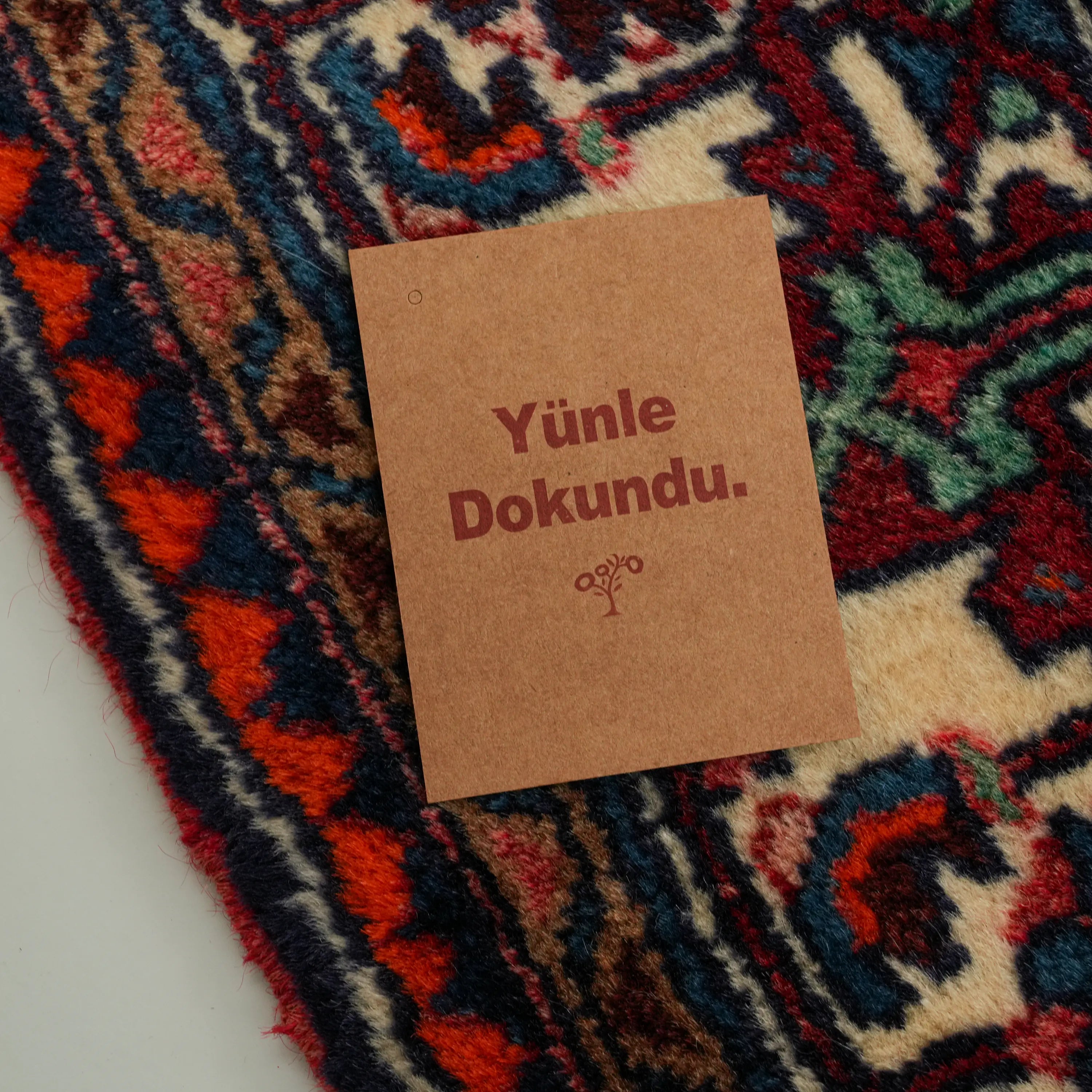 El Dokuma Anadolu Desenli Yün Sandık Eskisi Bicar Halısı