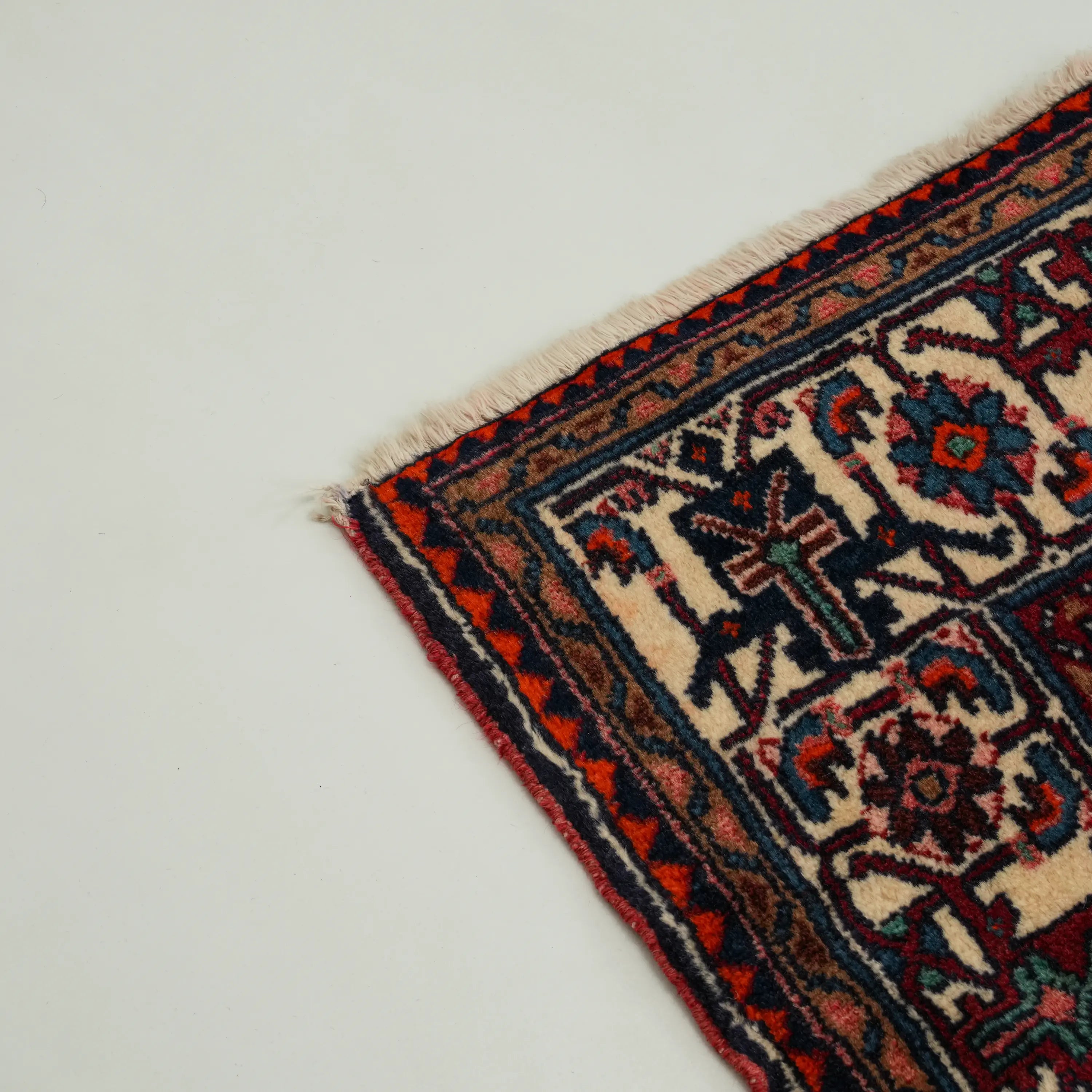 El Dokuma Anadolu Desenli Yün Sandık Eskisi Bicar Halısı