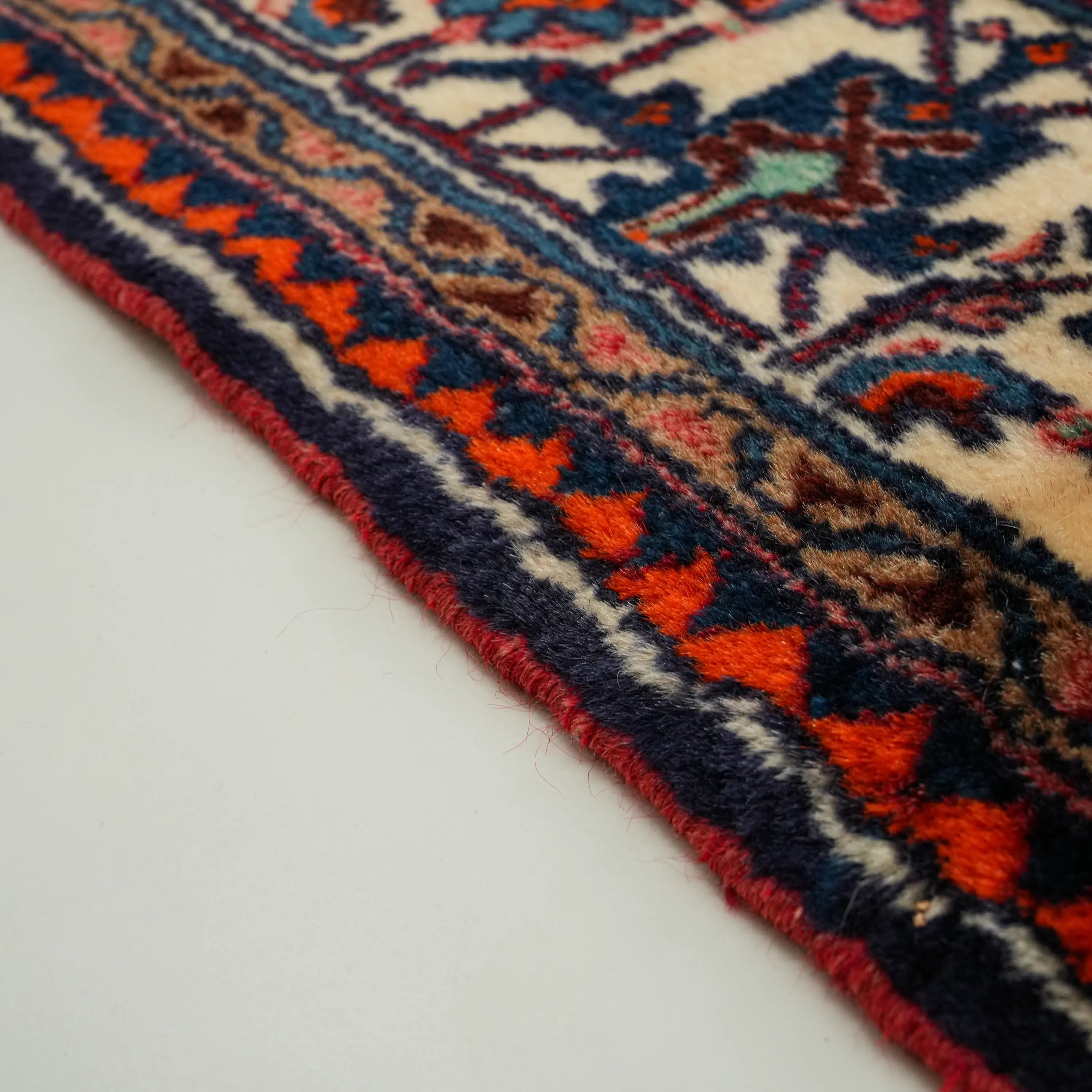 El Dokuma Anadolu Desenli Yün Sandık Eskisi Bicar Halısı