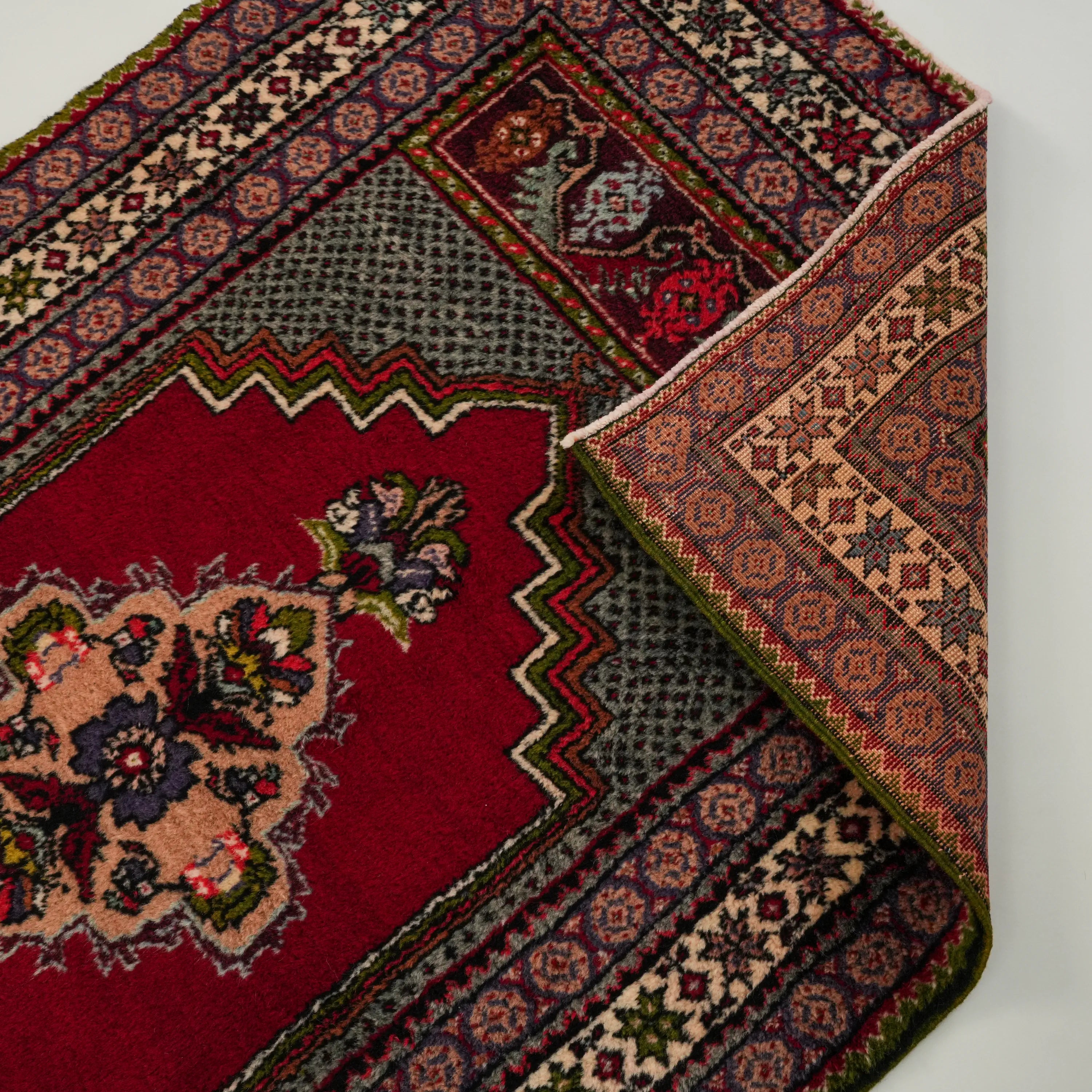 El Dokuma Anadolu Desenli +70 Yaş Kırmızı Yün Sandık Eskisi Kök Boyalı Kırşehir Halısı