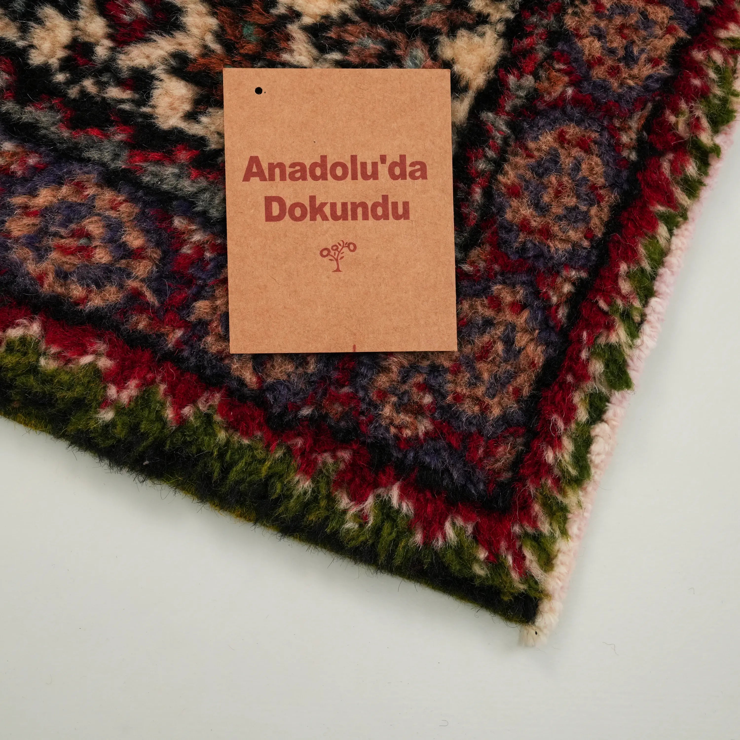 El Dokuma Anadolu Desenli +70 Yaş Kırmızı Yün Sandık Eskisi Kök Boyalı Kırşehir Halısı