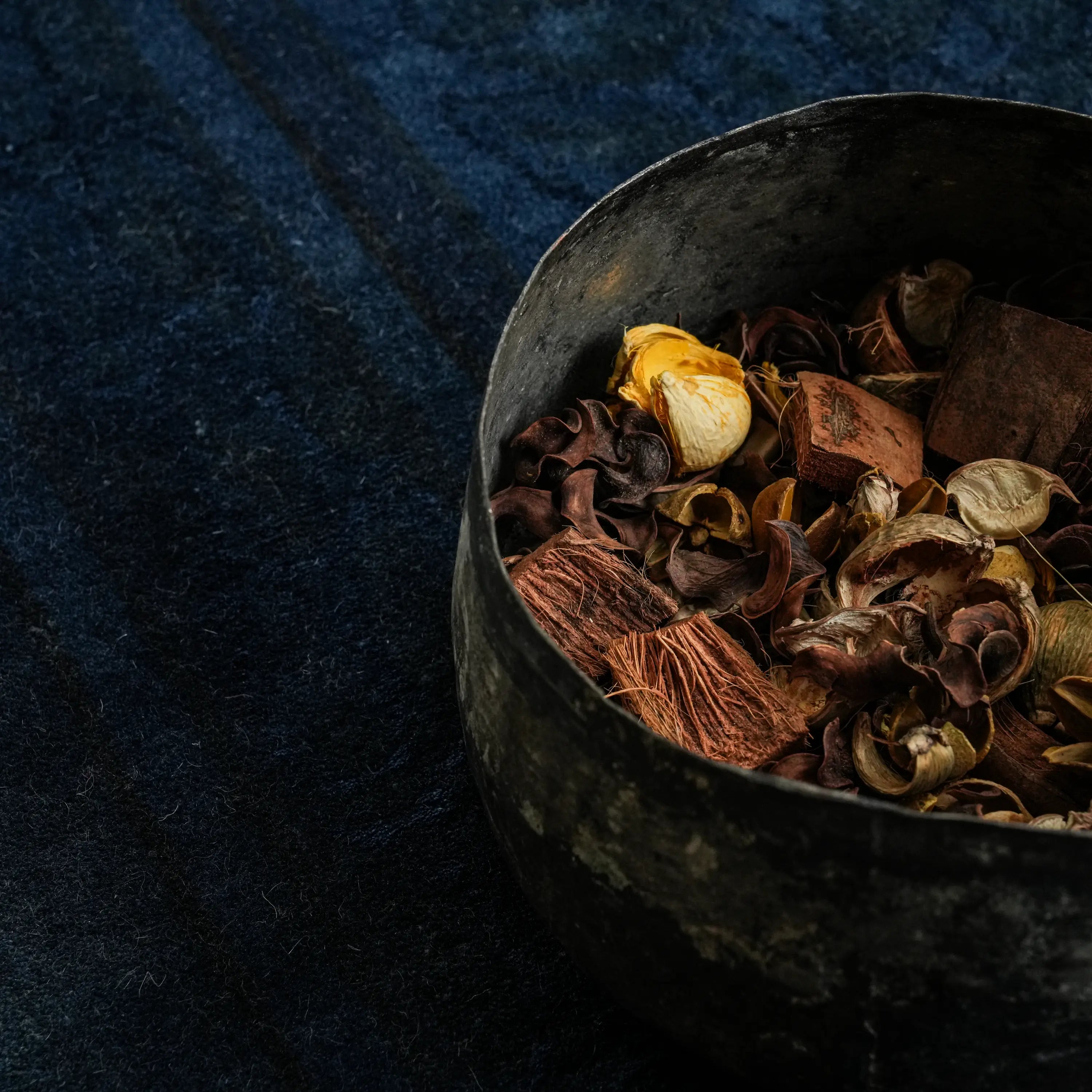 The Handwoven Avant-garde Patterned Navy Blue Silky Rug