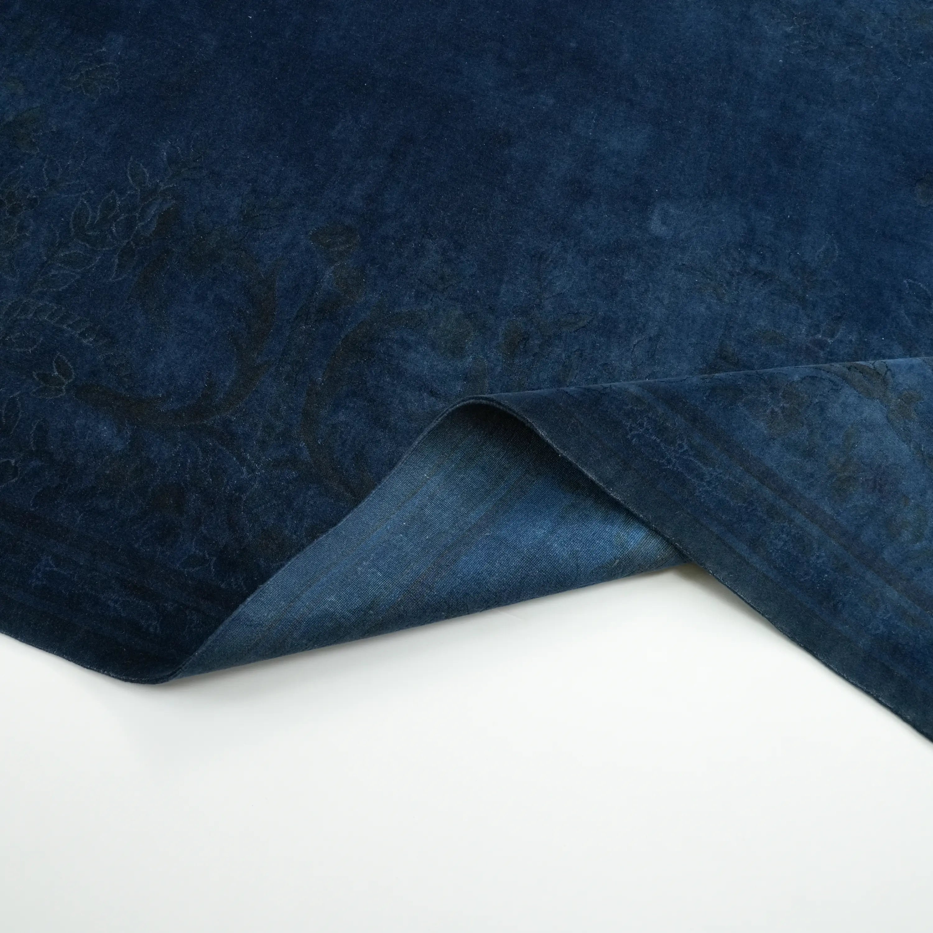 The Handwoven Avant-garde Patterned Navy Blue Silky Rug