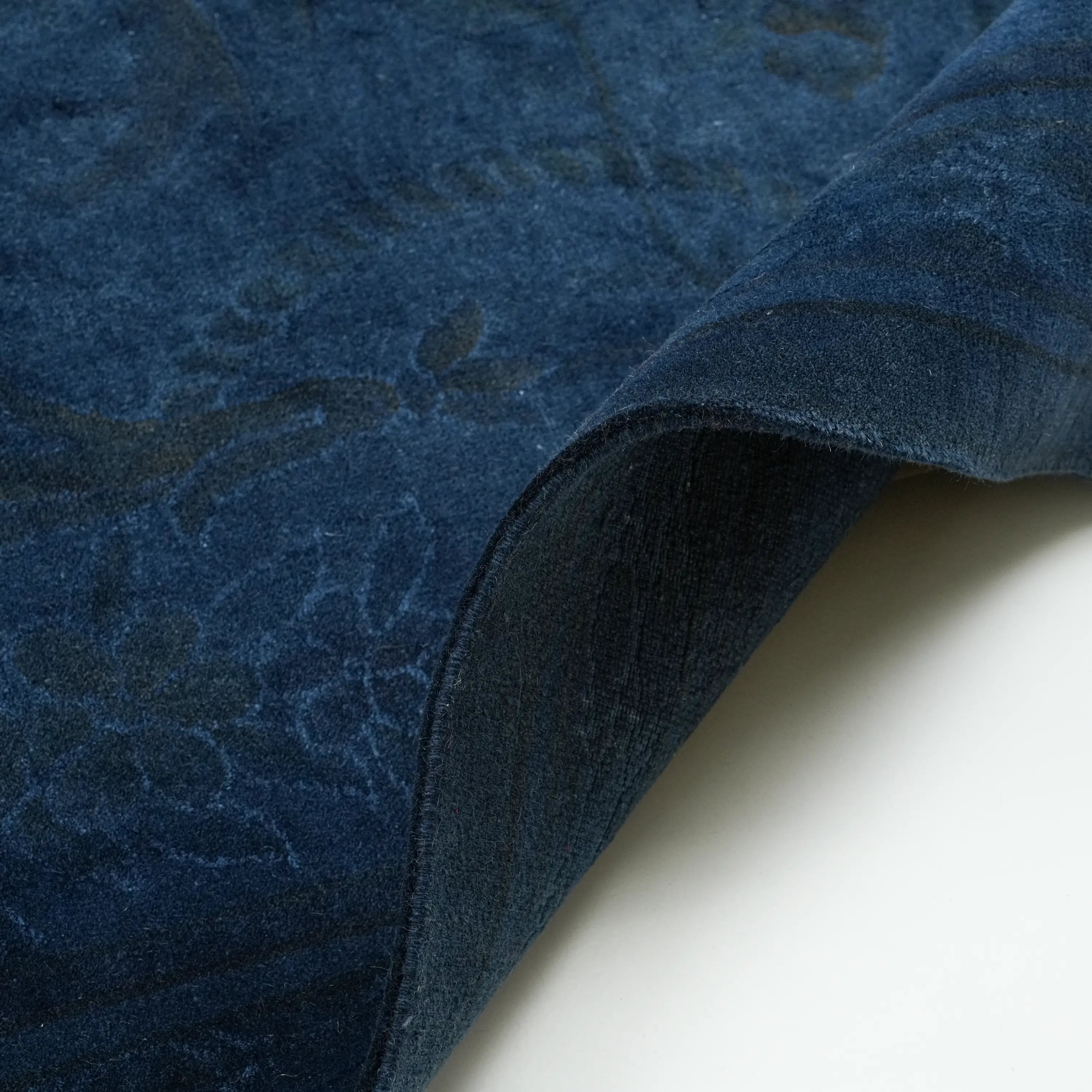 The Handwoven Avant-garde Patterned Navy Blue Silky Rug