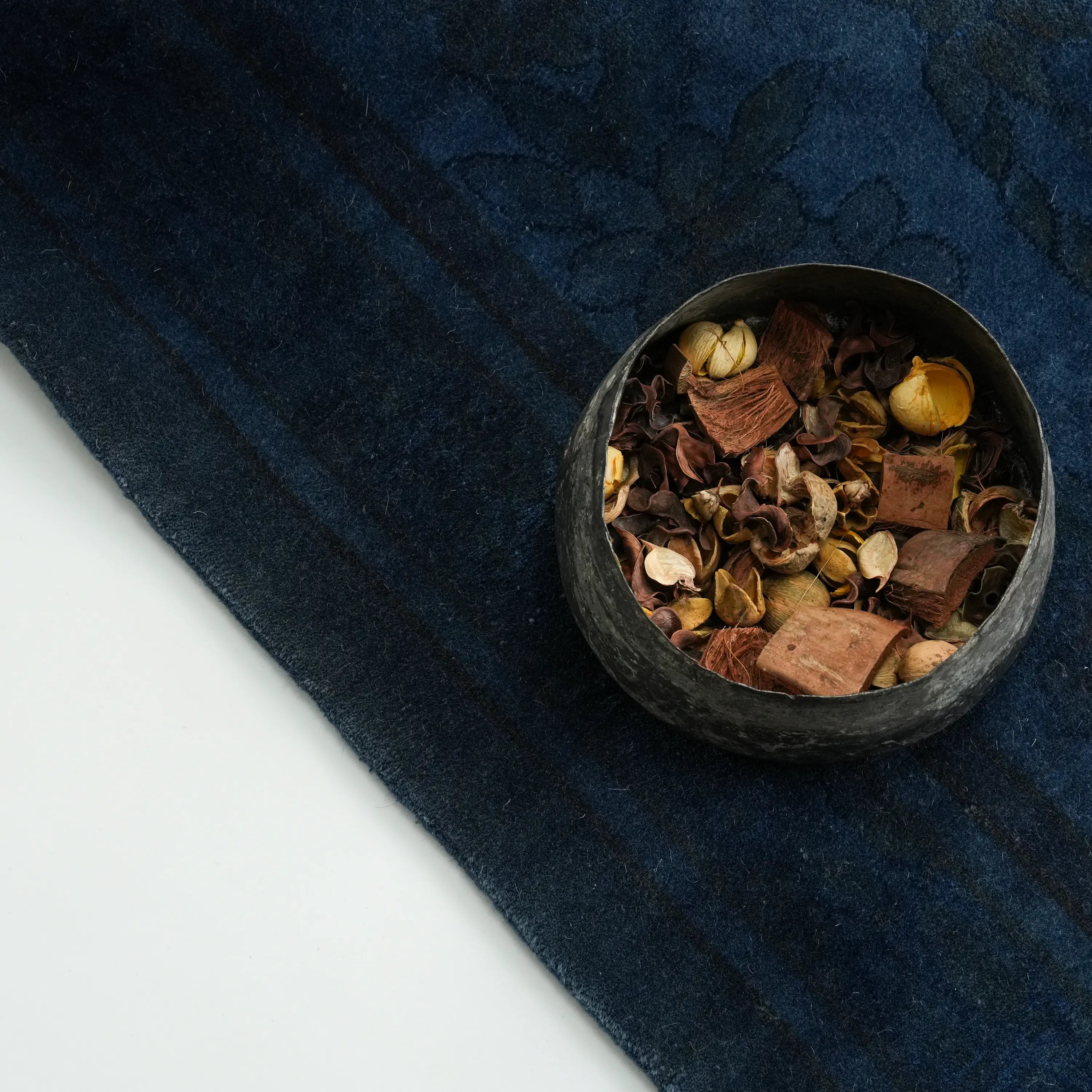 The Handwoven Avant-garde Patterned Navy Blue Silky Rug