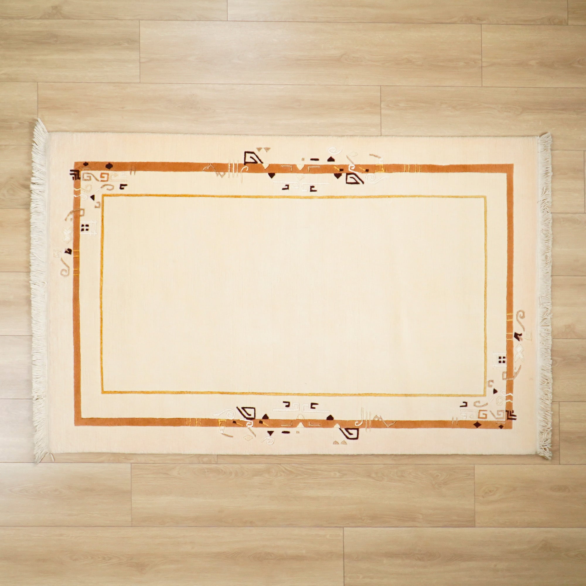 El Dokuma Çerçeve Desenli Bej Klasik Halı