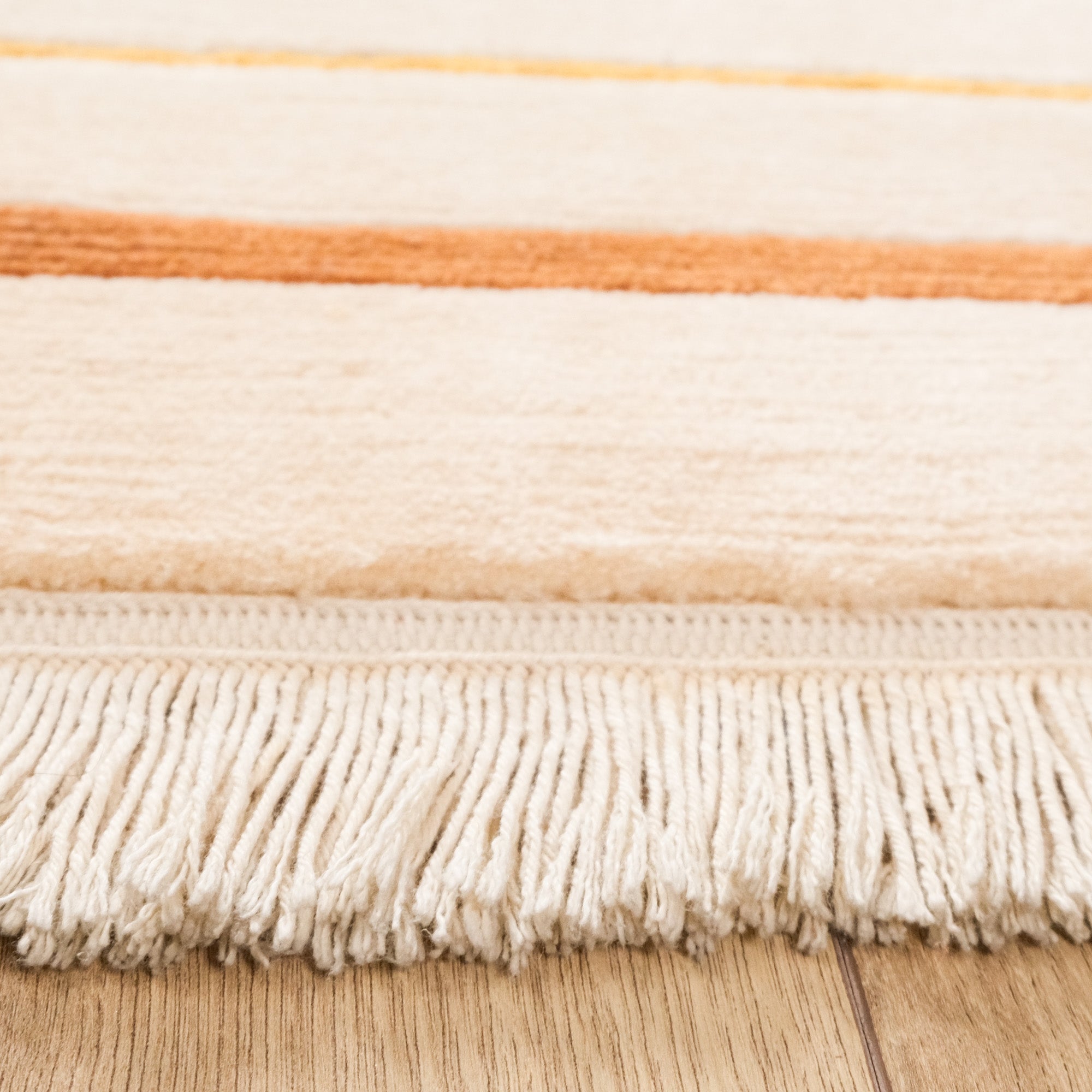 El Dokuma Çerçeve Desenli Bej Klasik Halı