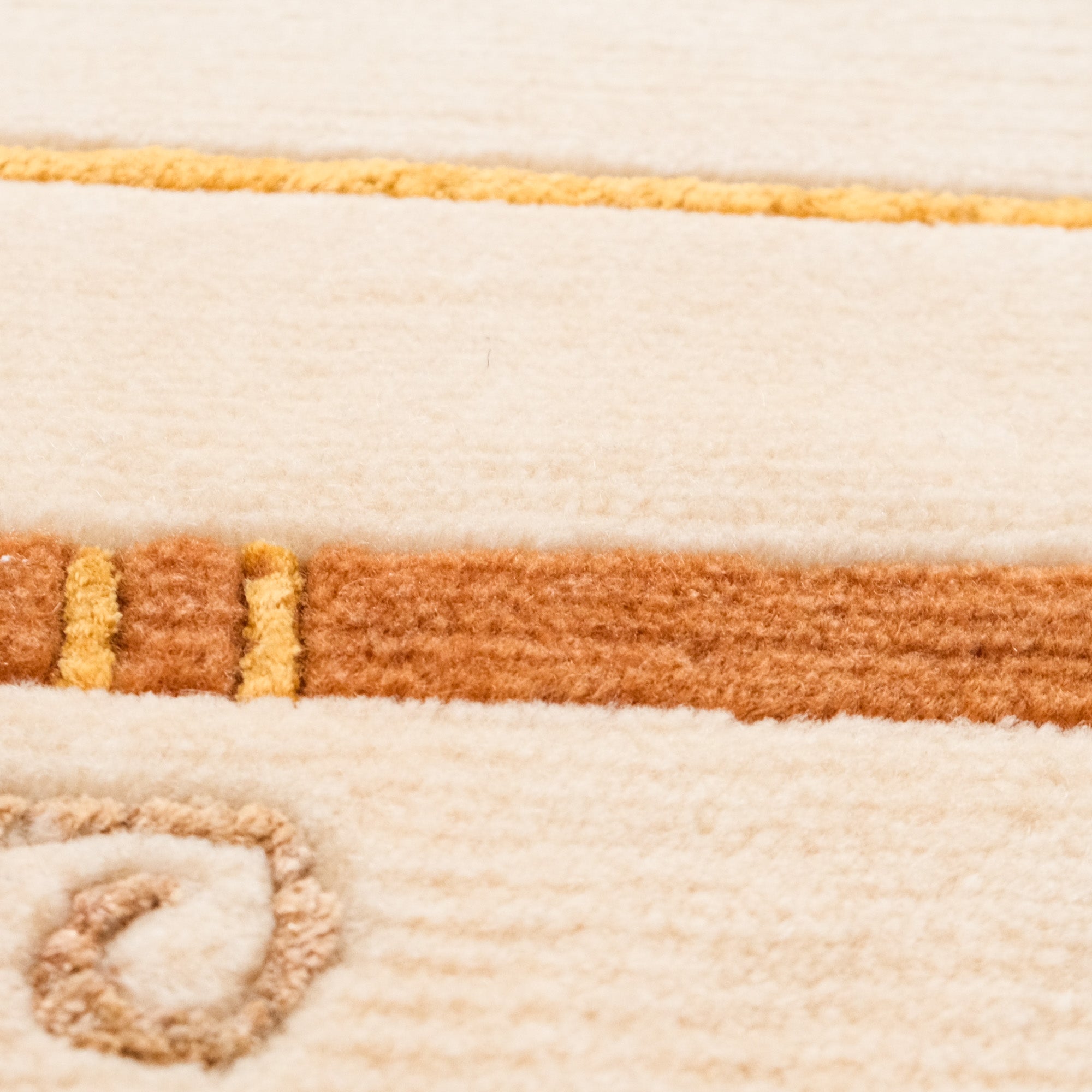 El Dokuma Çerçeve Desenli Bej Klasik Halı