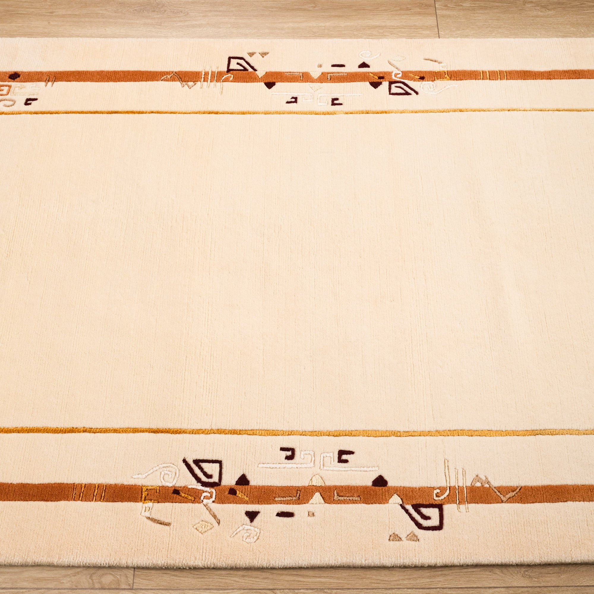 El Dokuma Çerçeve Desenli Bej Klasik Halı