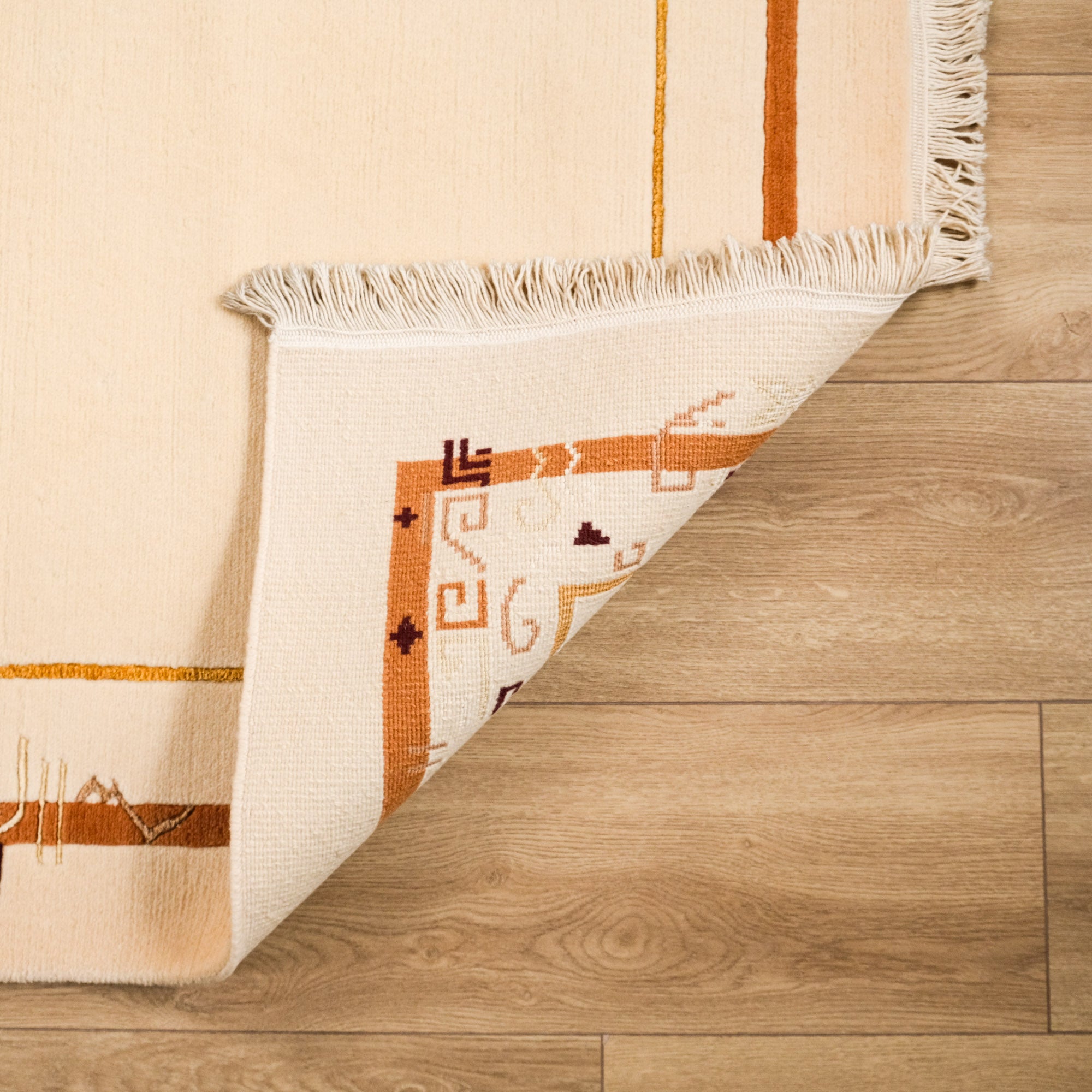 El Dokuma Çerçeve Desenli Bej Klasik Halı