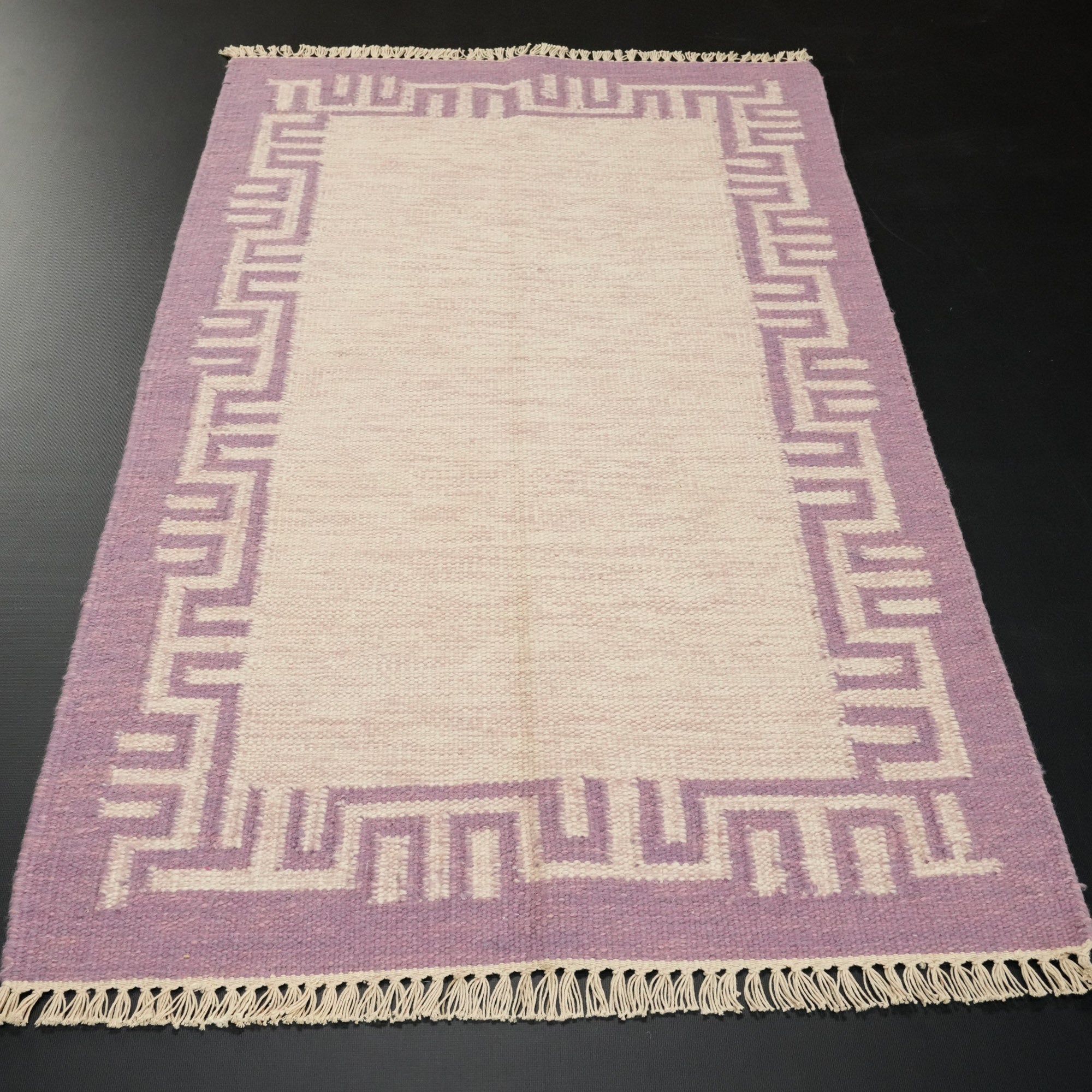 El Dokuma Çerçeve Desenli Pembe Kilim