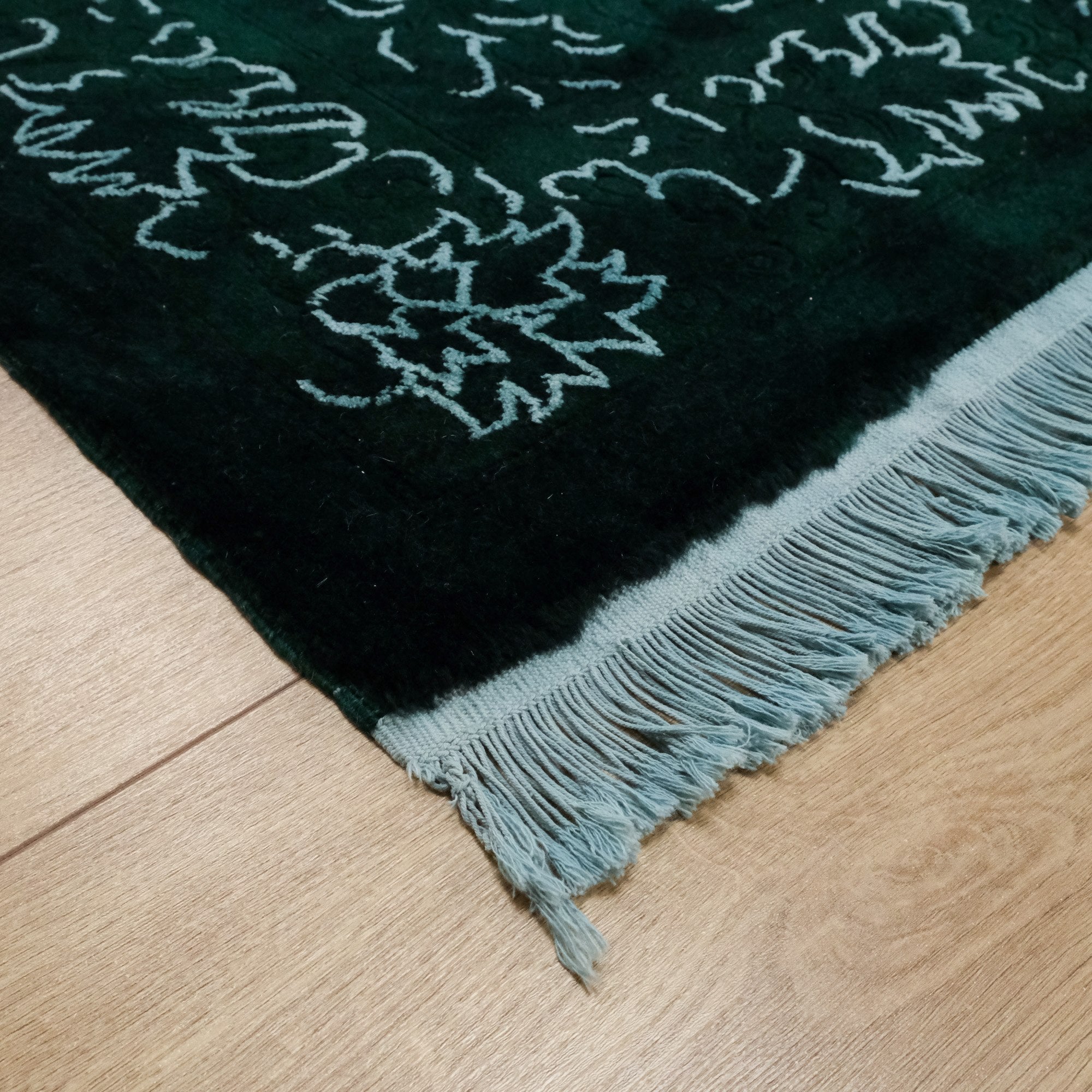 El Dokuma Çerçeve Desenli Yeşil Yün Halı