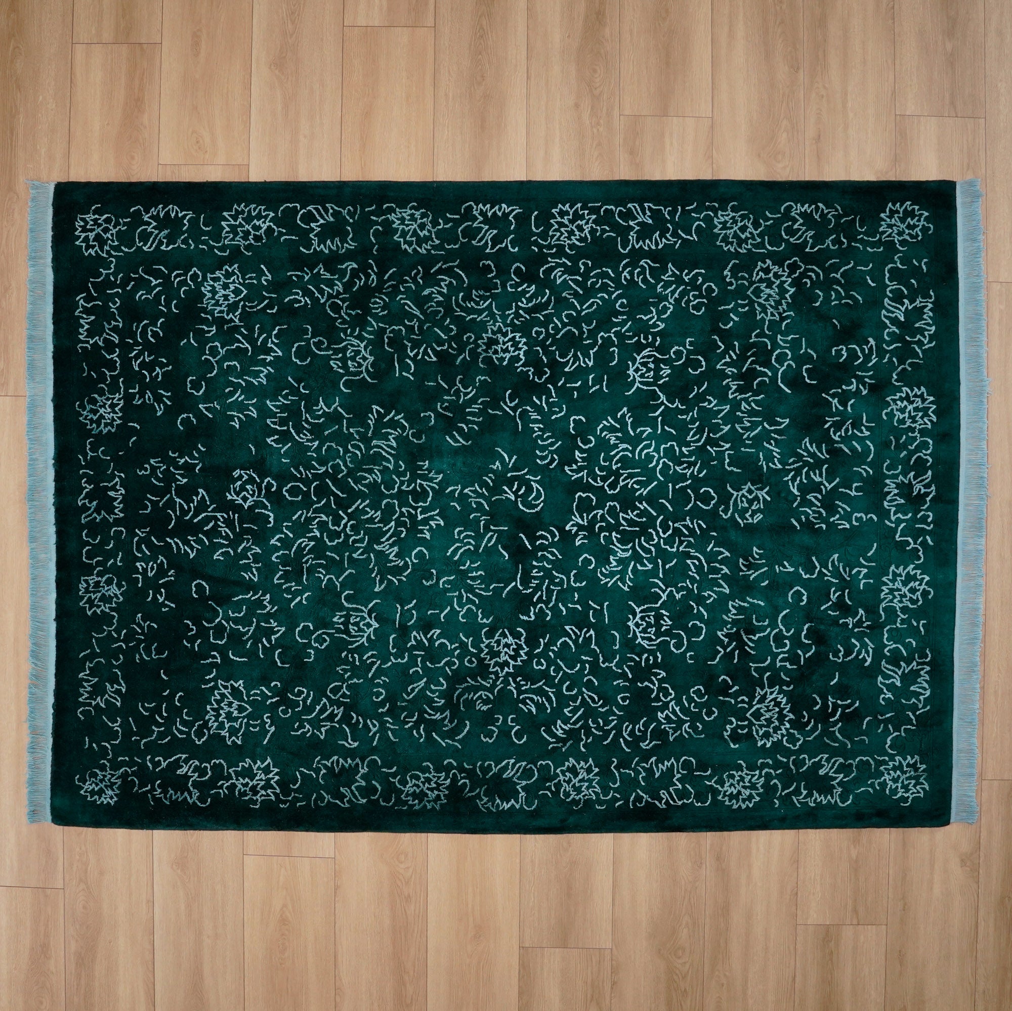 El Dokuma Çerçeve Desenli Yeşil Yün Halı