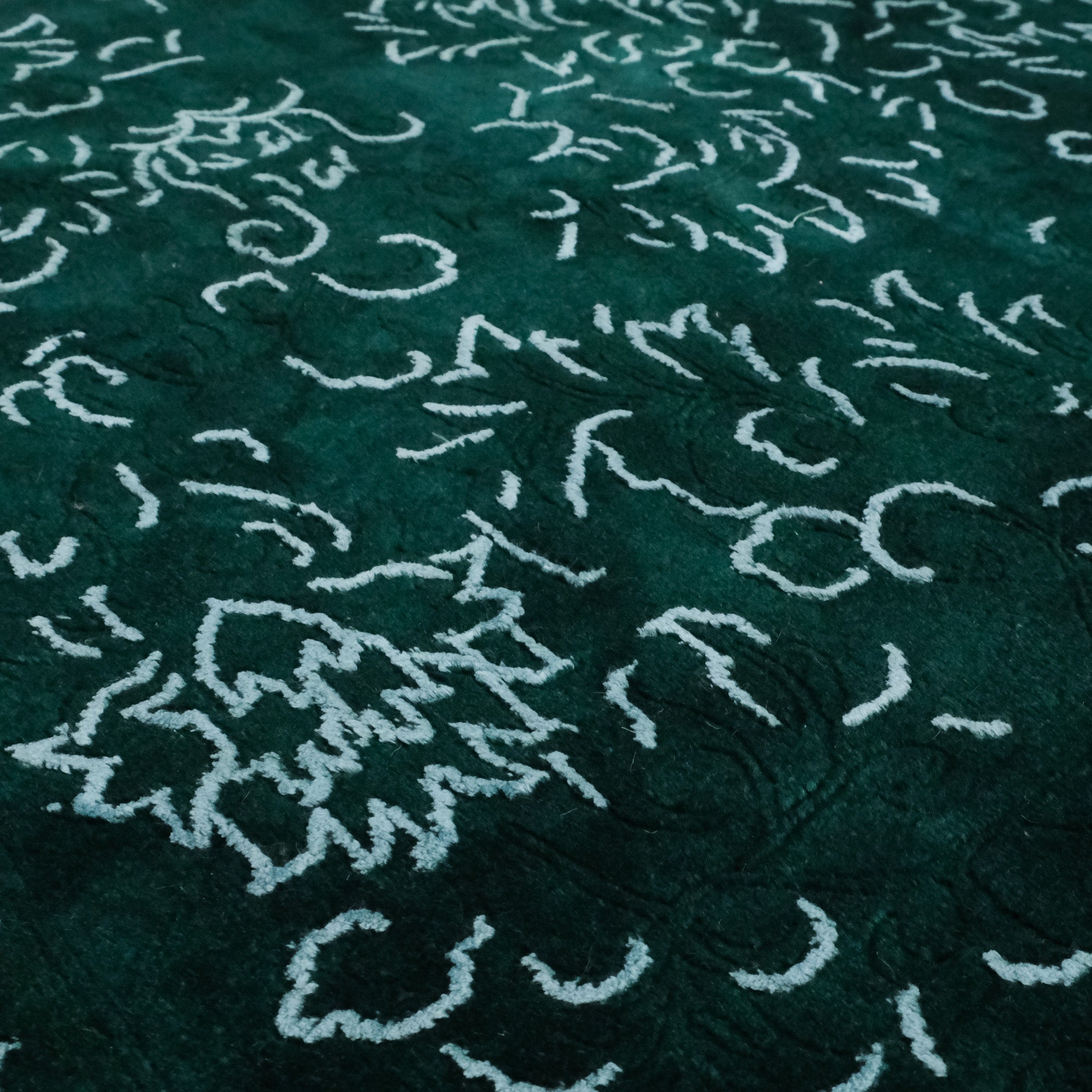 El Dokuma Çerçeve Desenli Yeşil Yün Halı