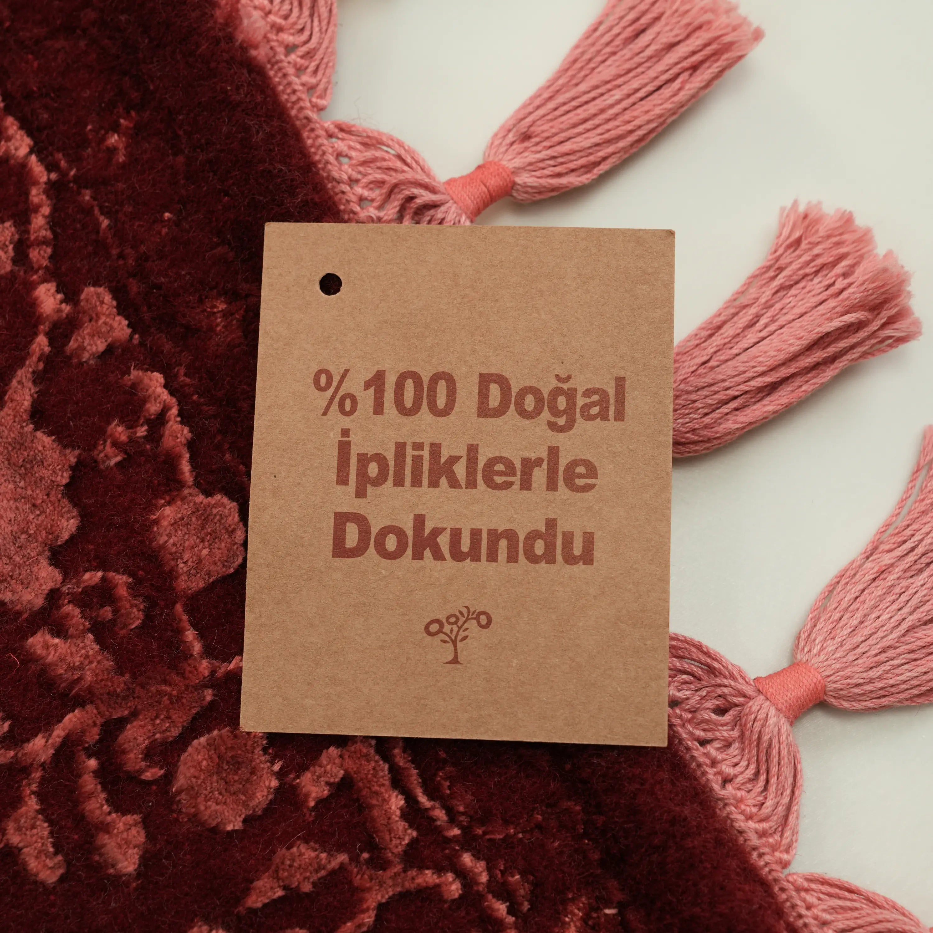 El Dokuma Çiçek Desenli Kırmızı Yün Halı