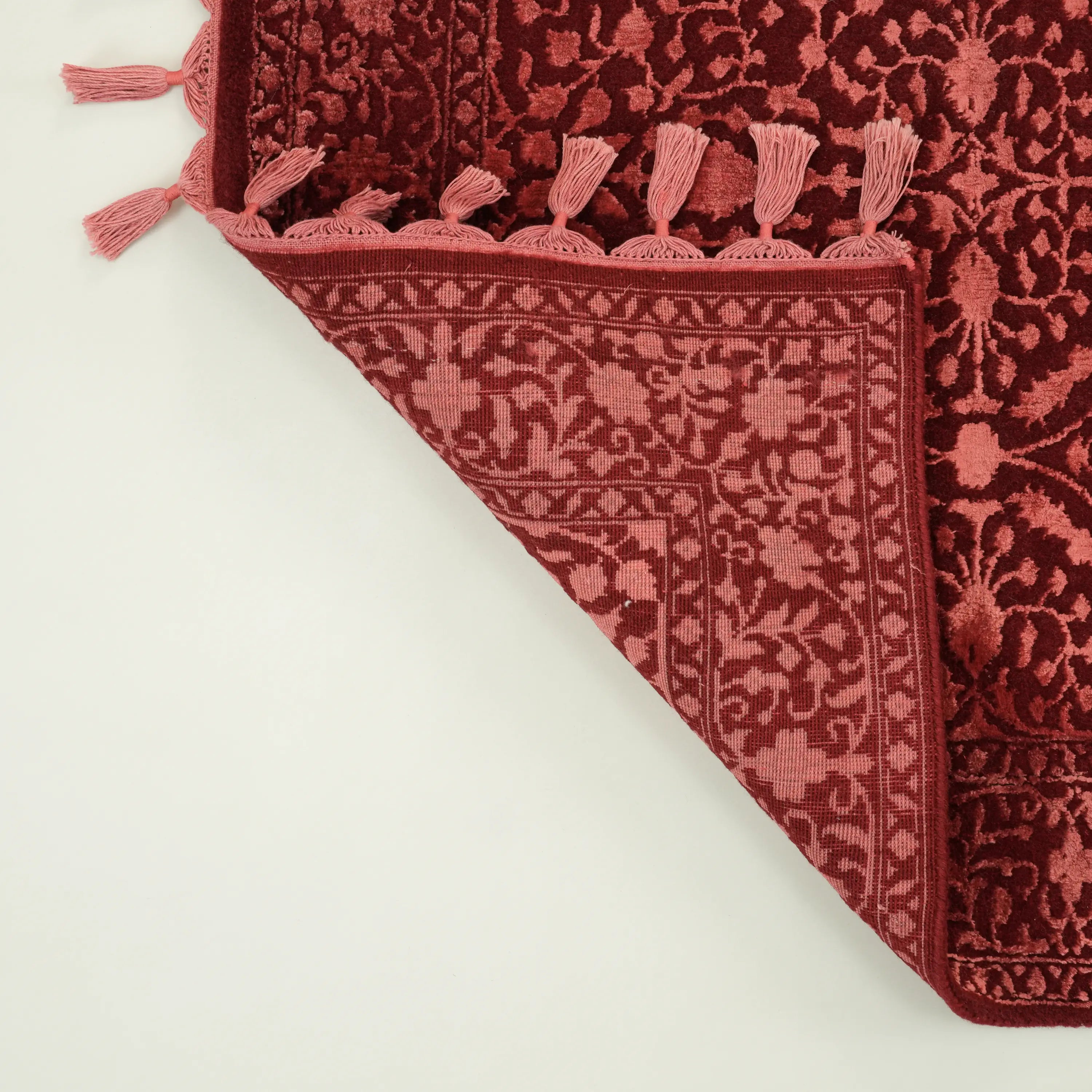 El Dokuma Çiçek Desenli Kırmızı Yün Halı