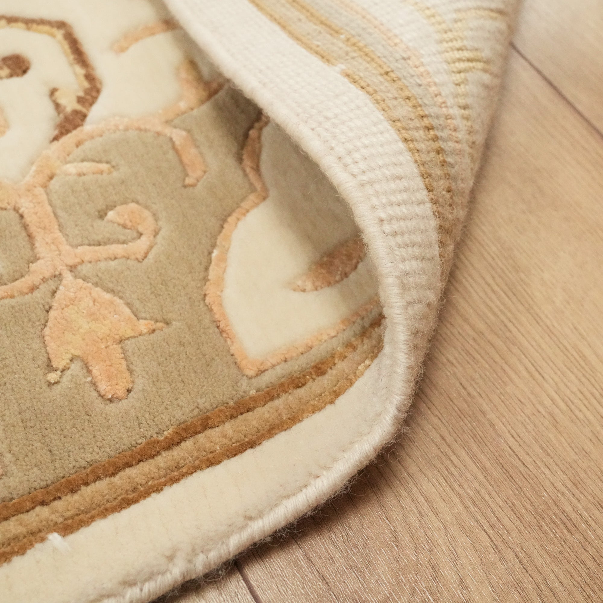 El Dokuma Çiçek Desenli Krem Yün Klasik Halı