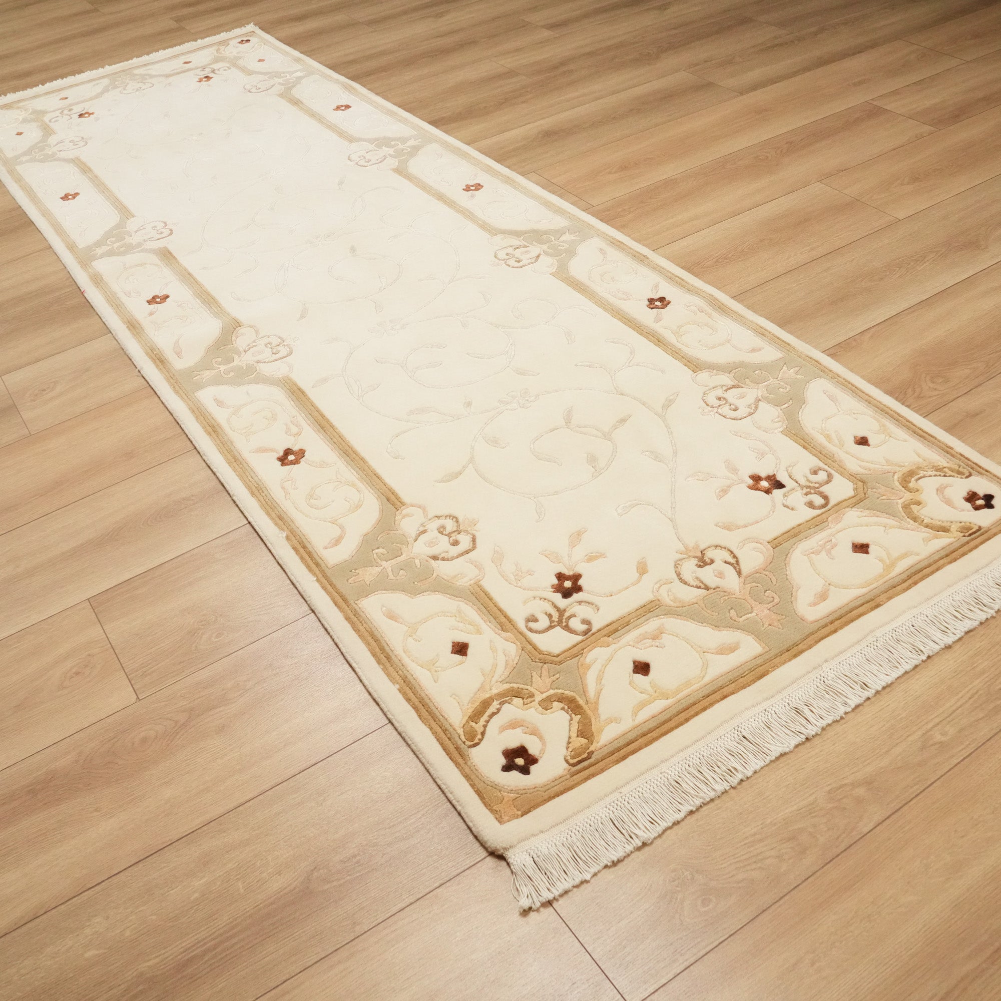 El Dokuma Çiçek Desenli Krem Yün Klasik Halı