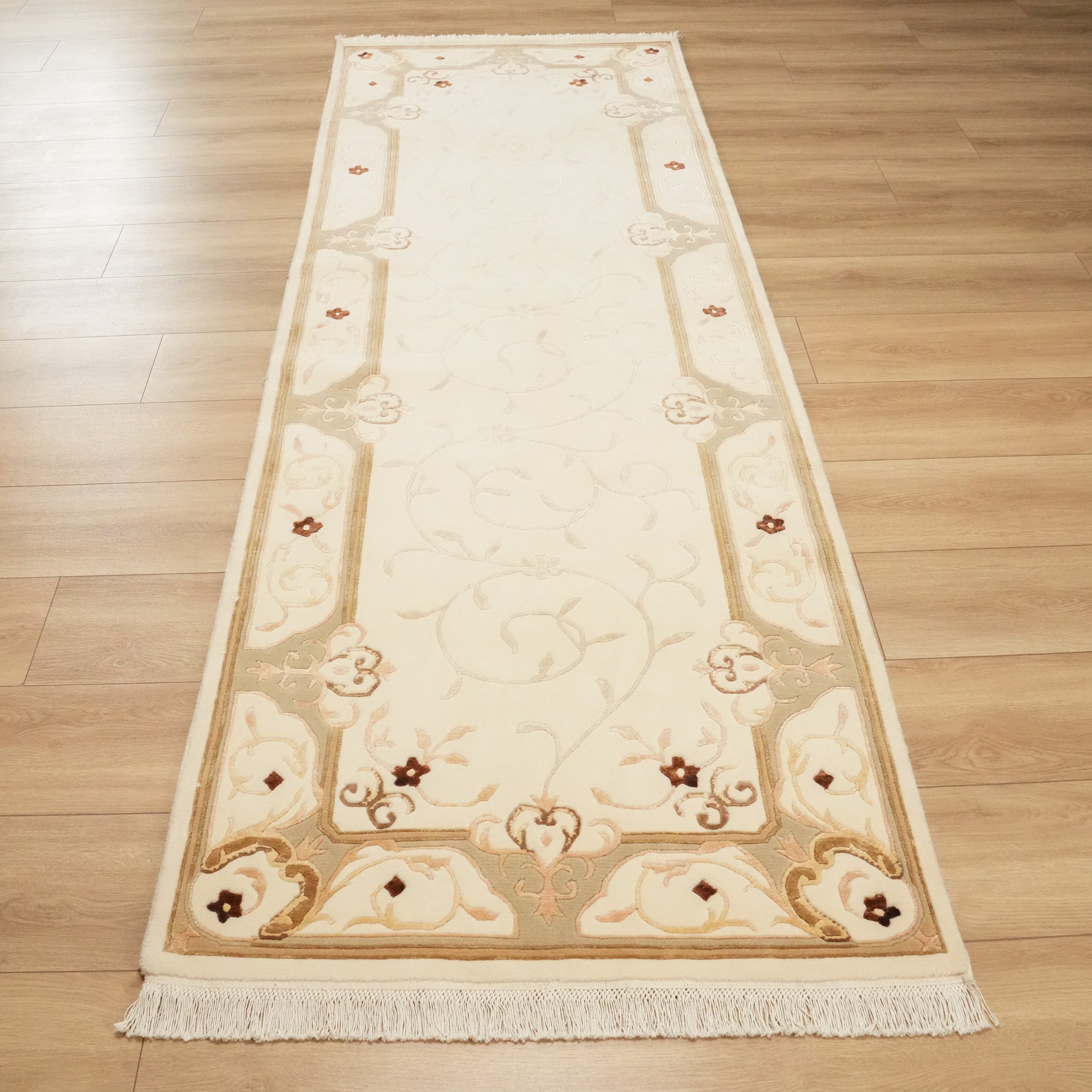 El Dokuma Çiçek Desenli Krem Yün Klasik Halı