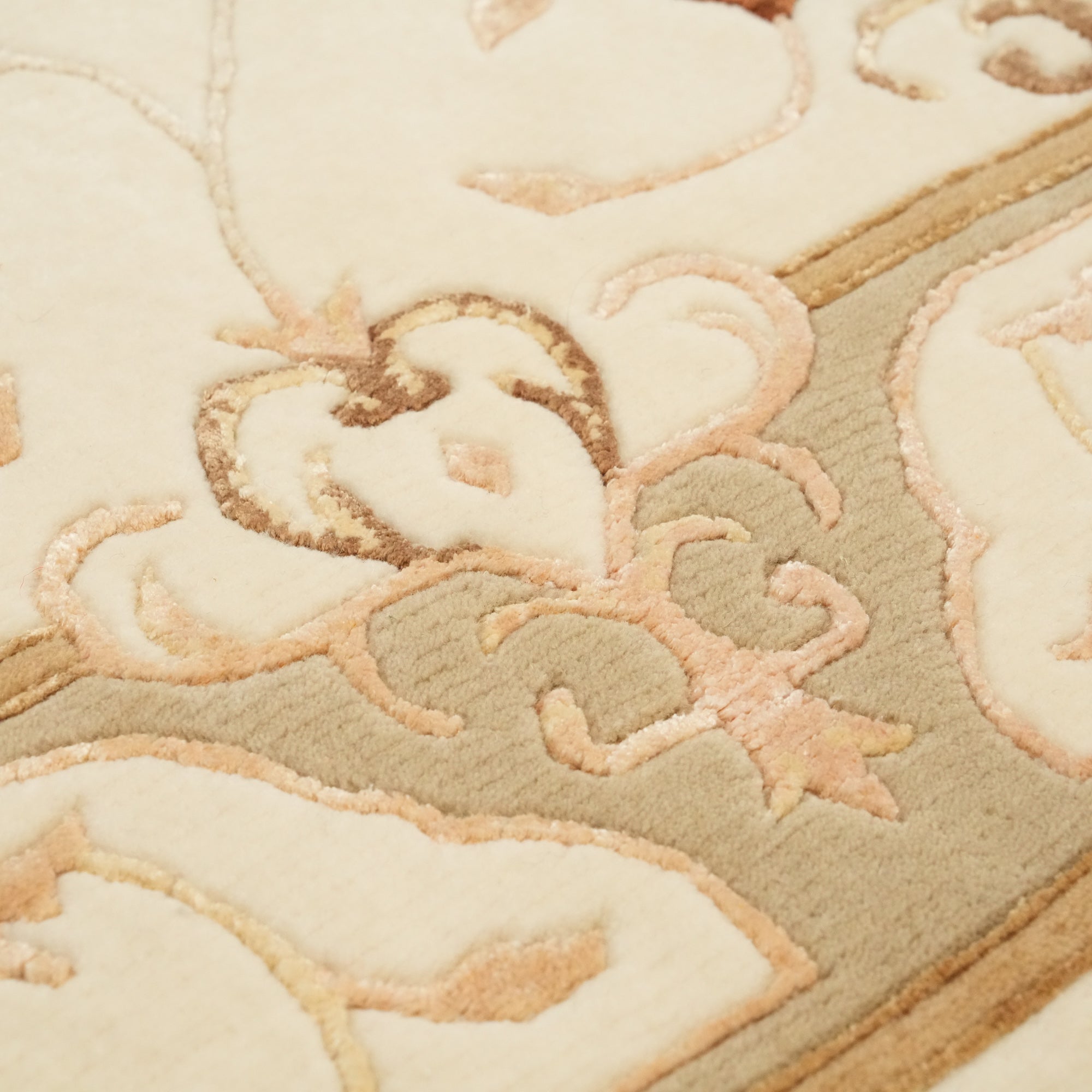 El Dokuma Çiçek Desenli Krem Yün Klasik Halı