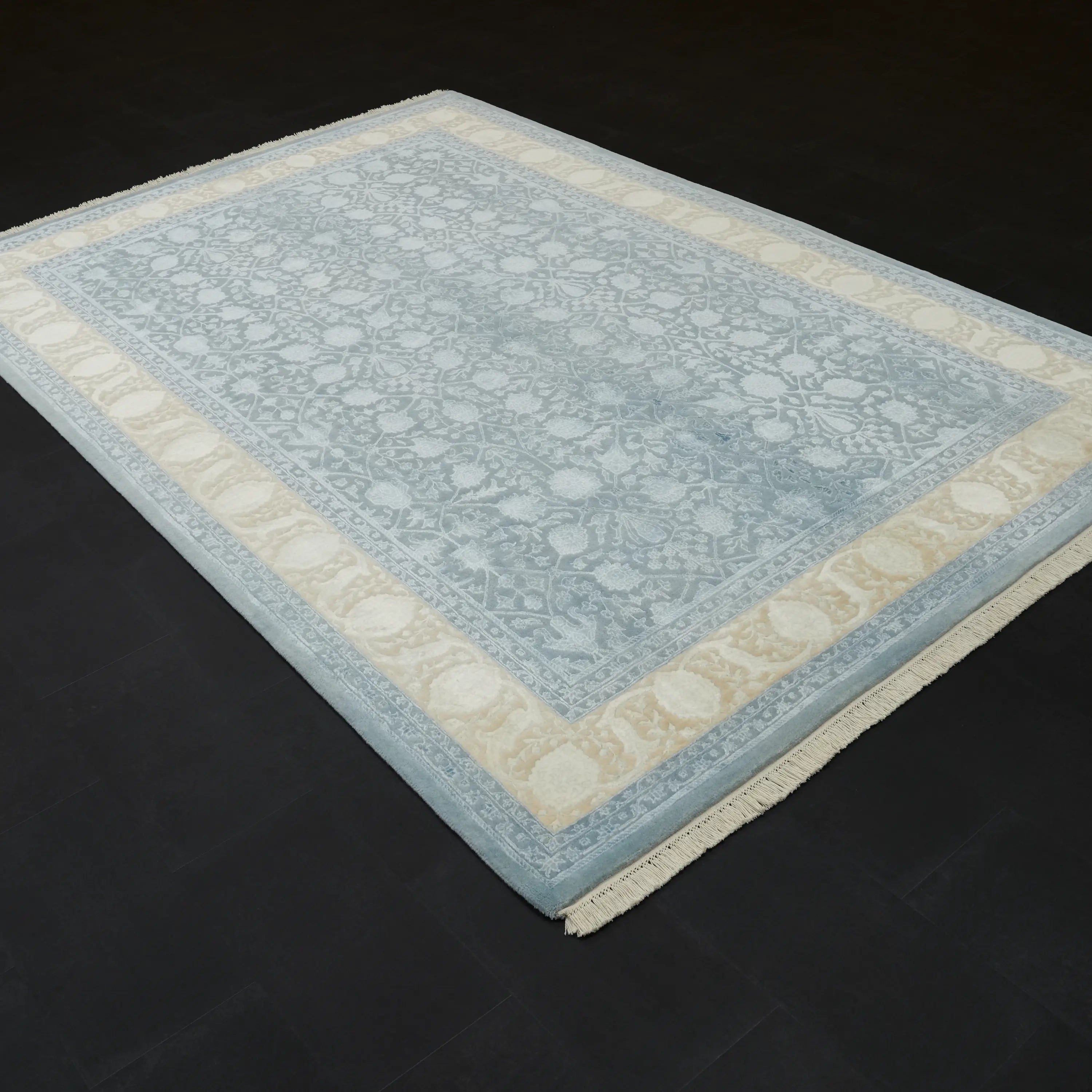 Safir Serisi El Dokuma Çiçek Desenli Mavi Yün Halı