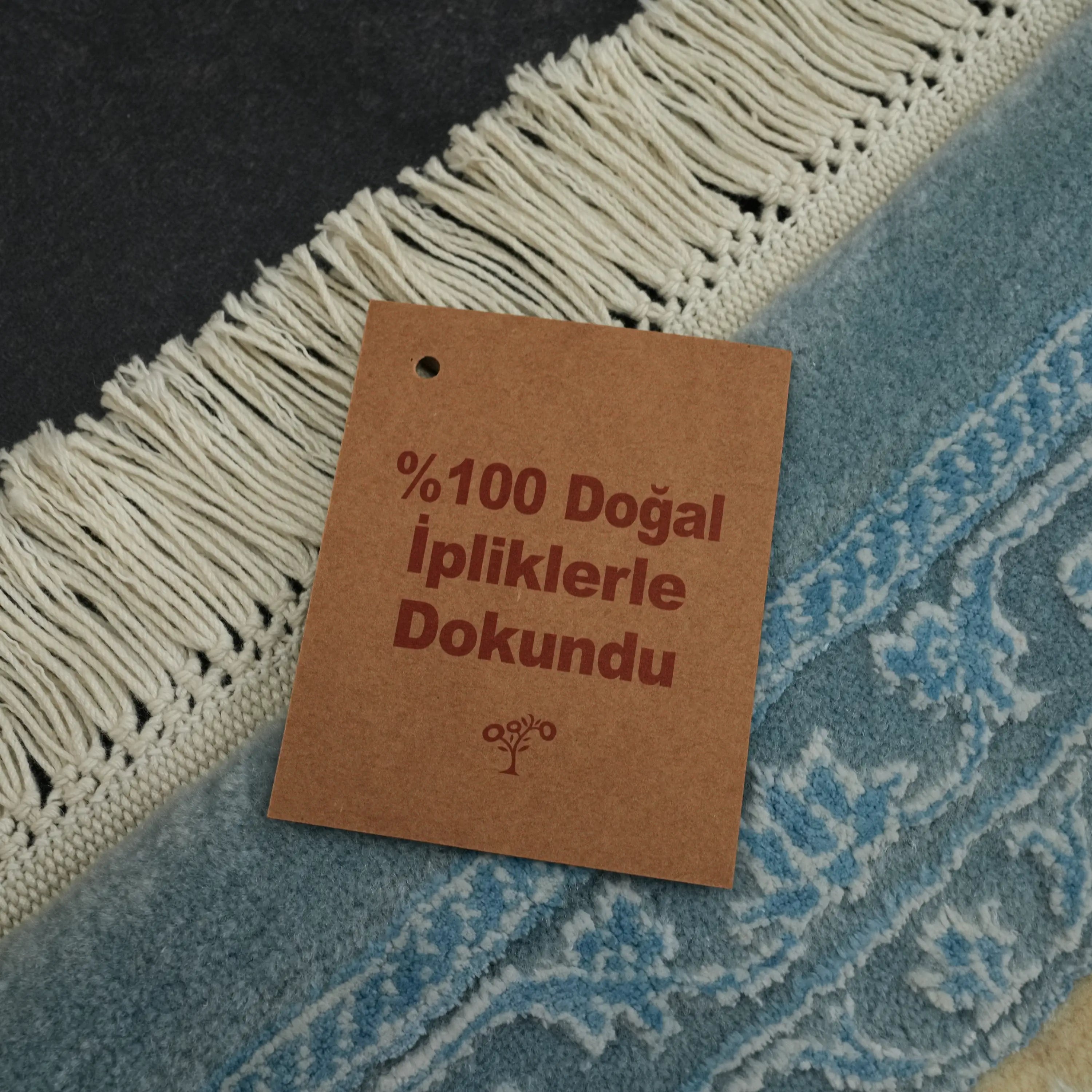 Safir Serisi El Dokuma Çiçek Desenli Mavi Yün Halı