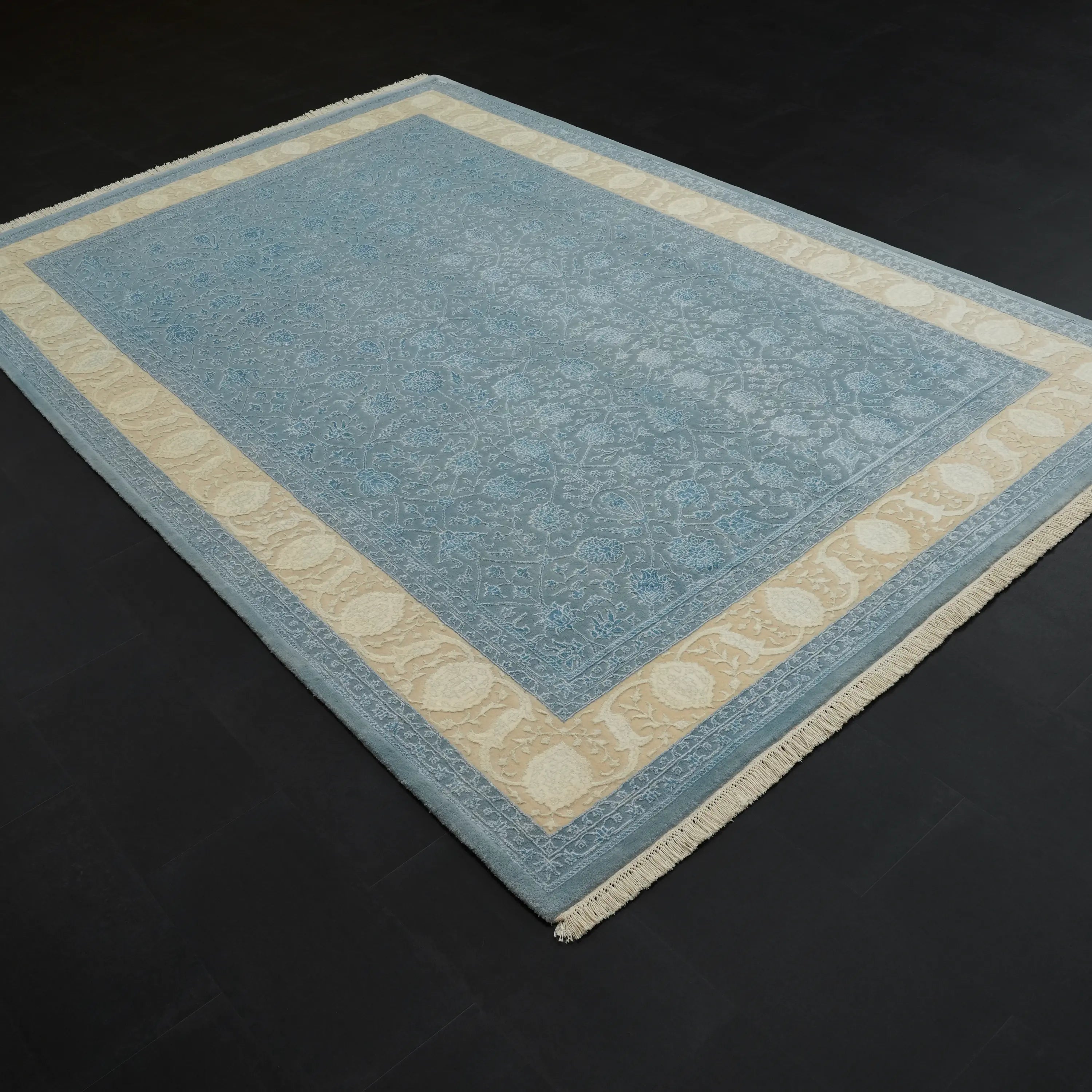 Safir Serisi El Dokuma Çiçek Desenli Mavi Yün Halı