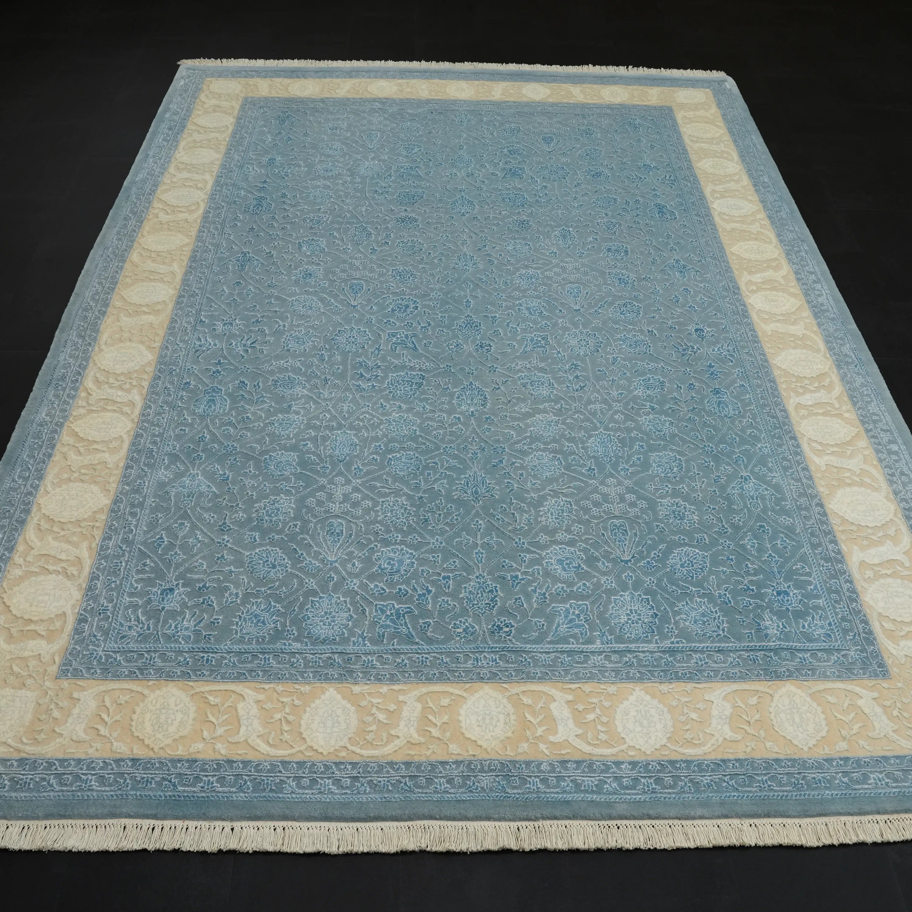 Safir Serisi El Dokuma Çiçek Desenli Mavi Yün Halı