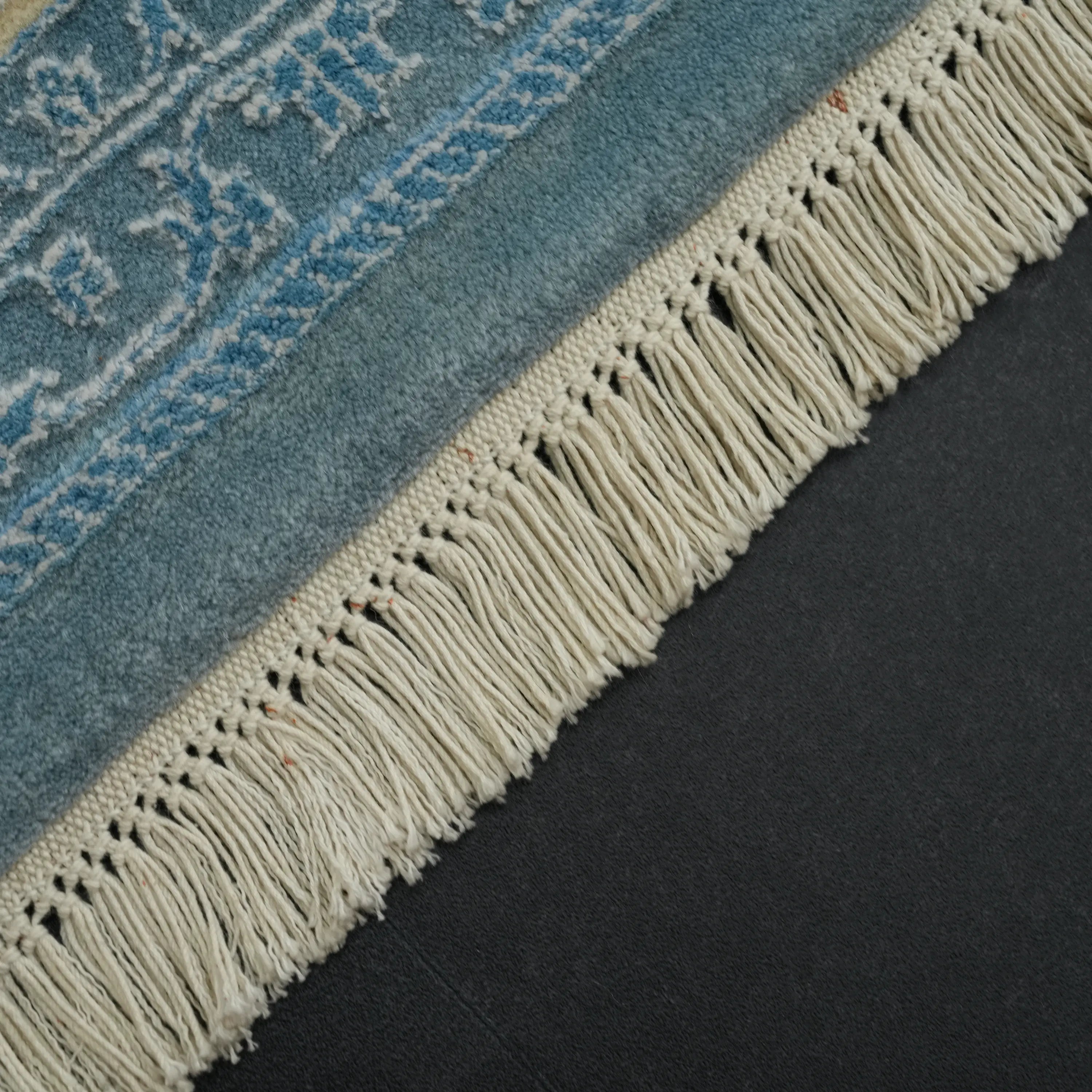 Safir Serisi El Dokuma Çiçek Desenli Mavi Yün Halı