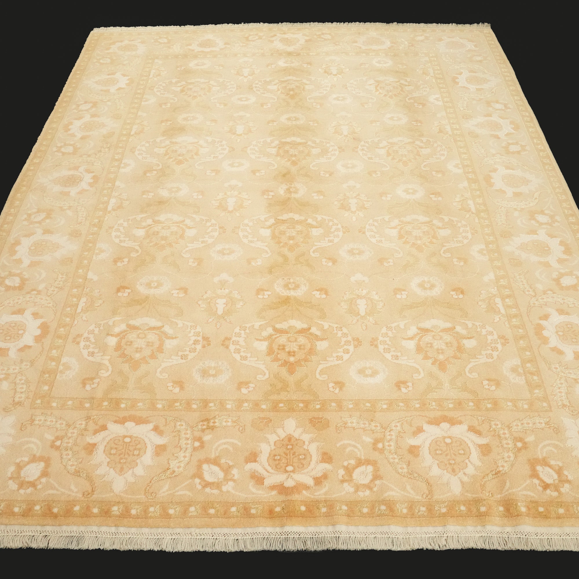 El Dokuma Çiçek Desenli Yün İpek Krem Halı