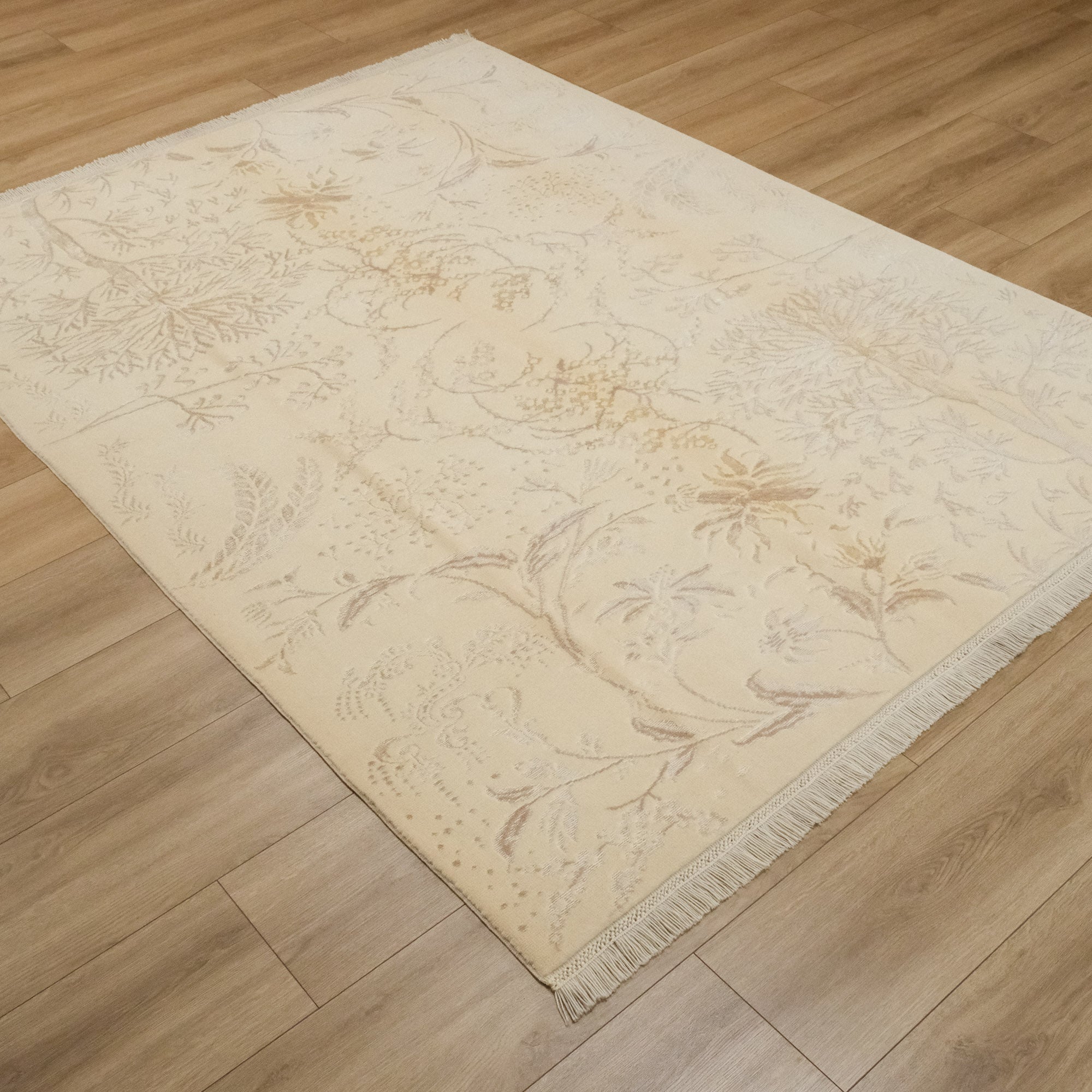 El Dokuma Çiçek Desenli Yün Krem Halı