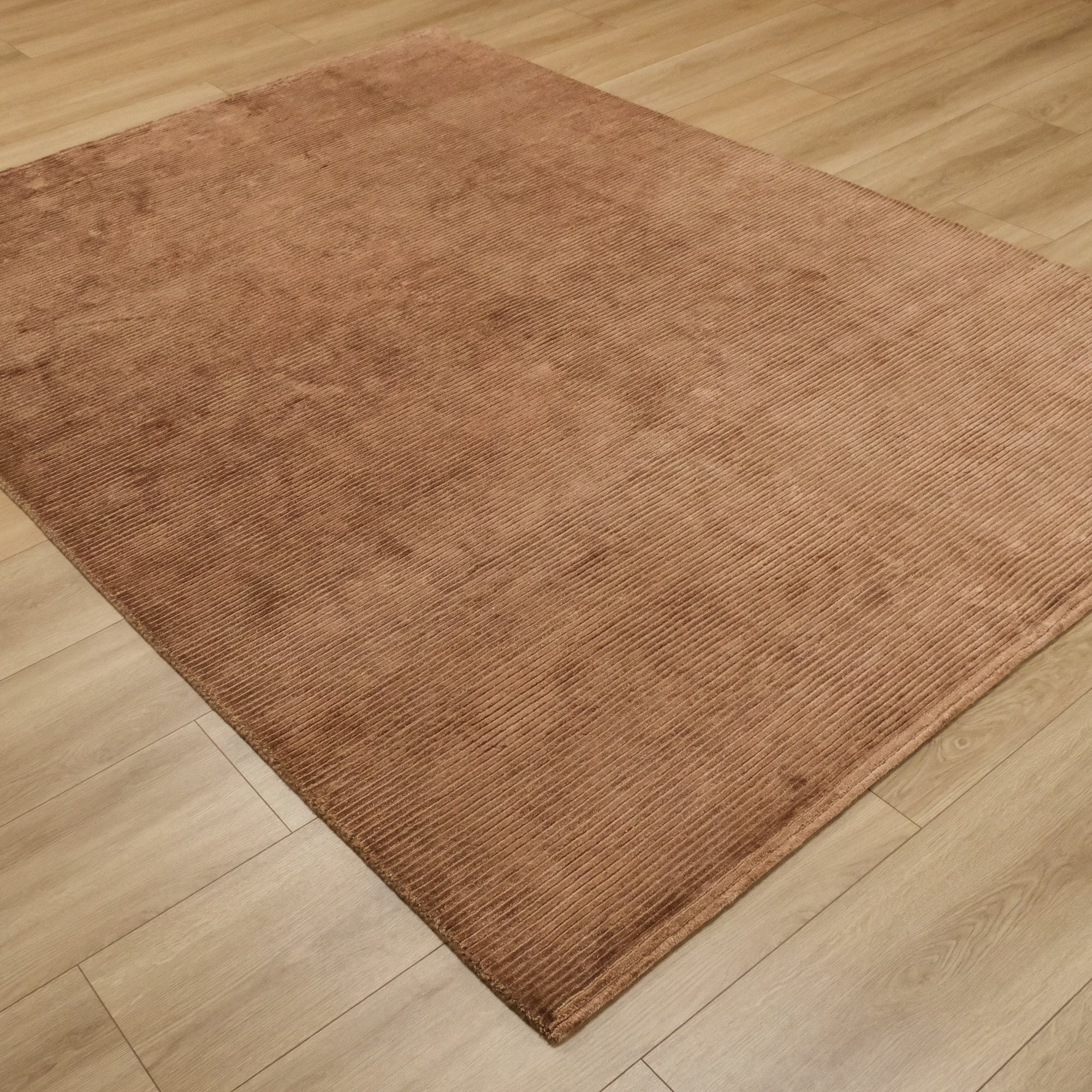 El Dokuma Çizgi Desenli Bakır Halı