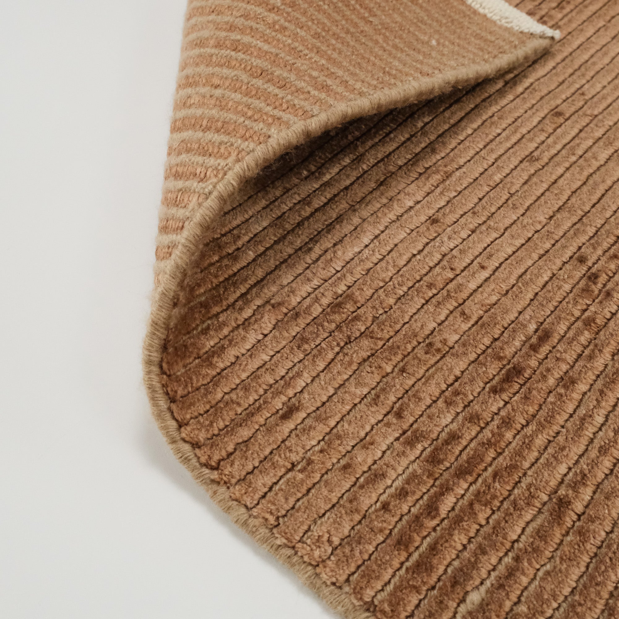 El Dokuma Çizgi Desenli Bakır Halı