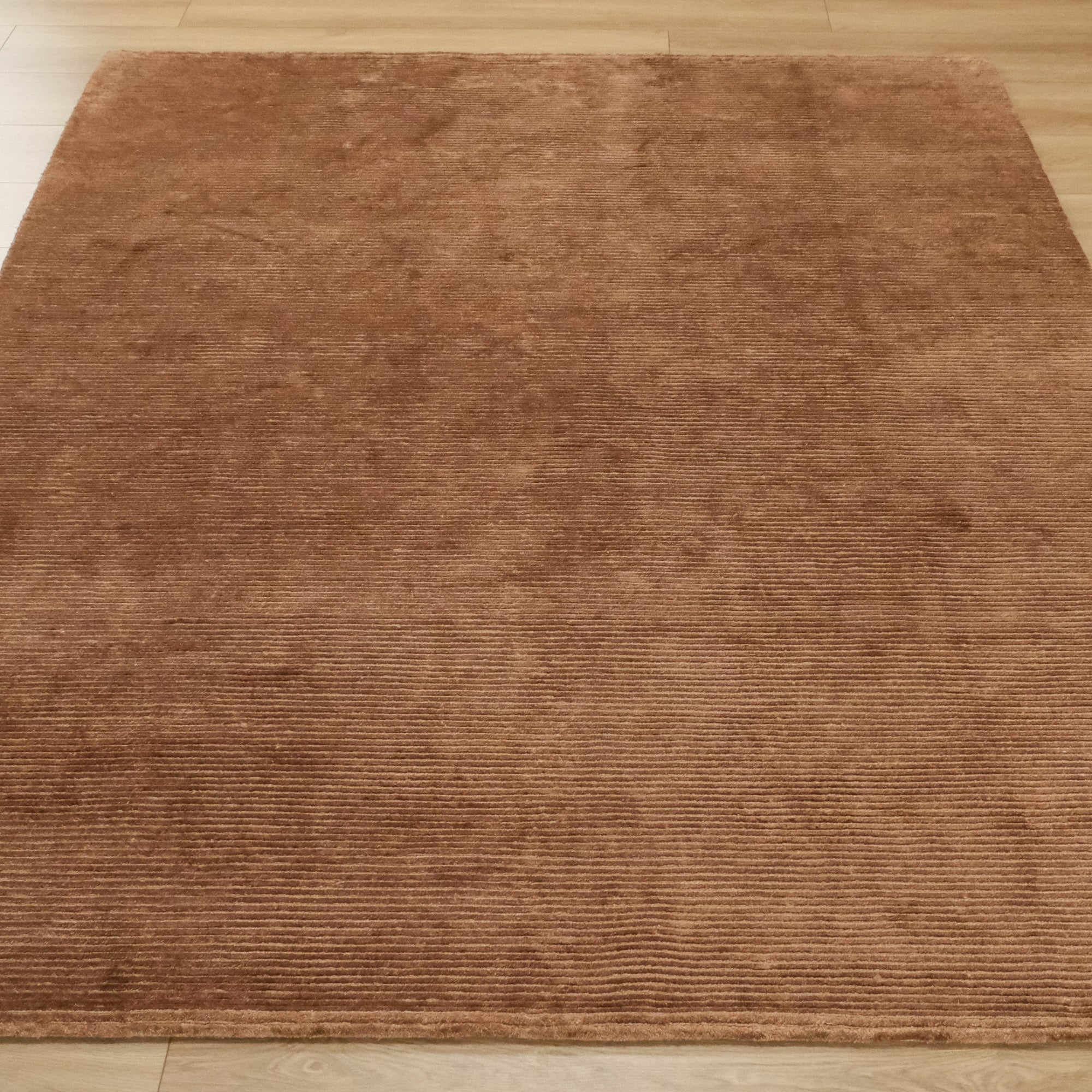 El Dokuma Çizgi Desenli Bakır Halı