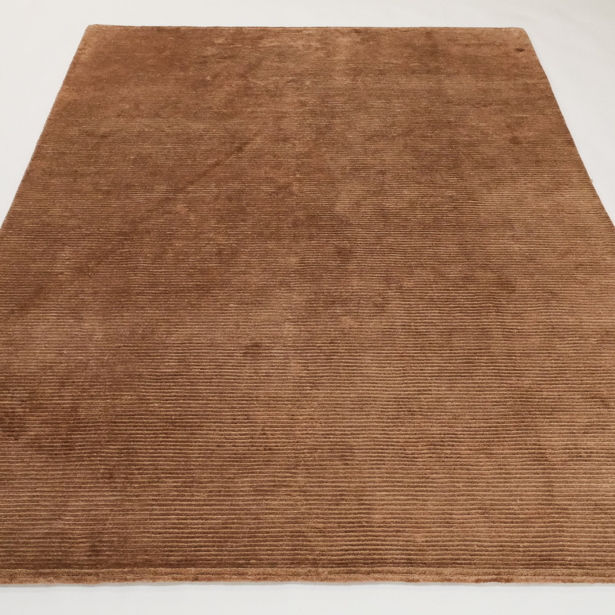 El Dokuma Çizgi Desenli Bakır Halı