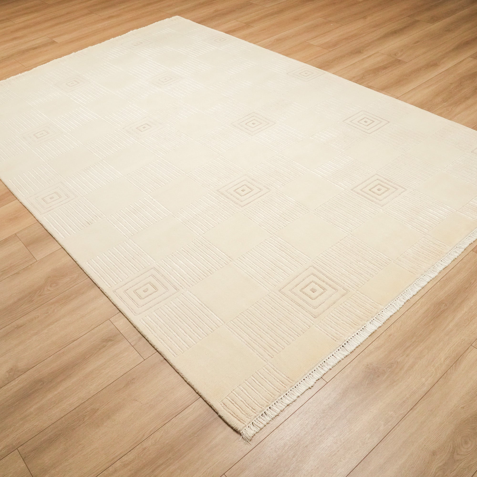 Hand Woven Geometric Patterned Cream Carpet