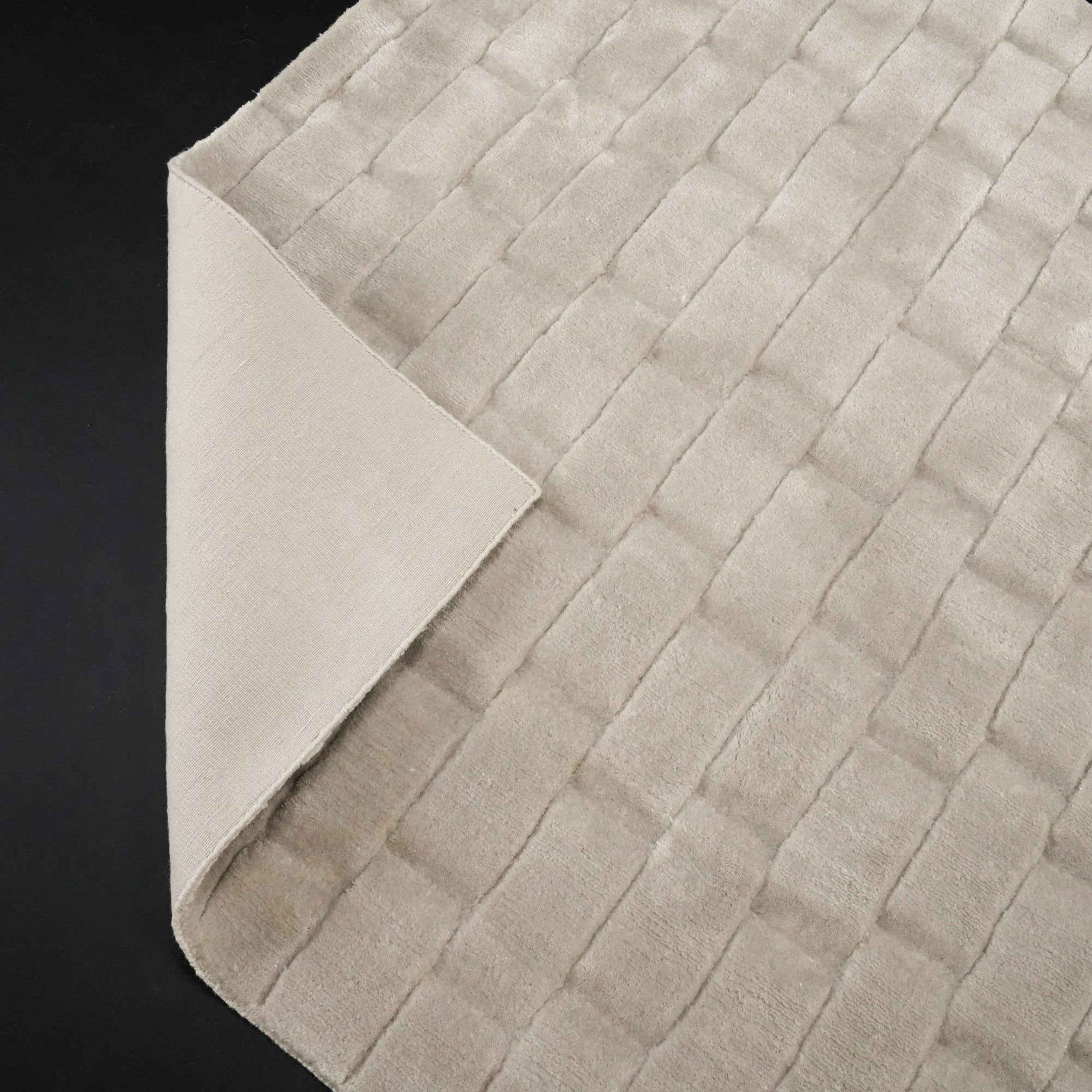 Hand Woven Geometric Patterned Gray Carpet