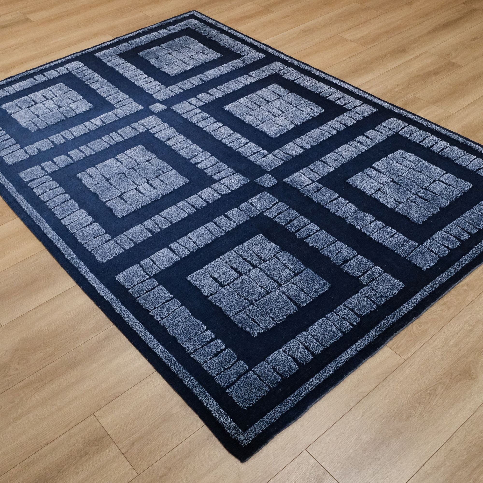 El Dokuma Geometrik Desenli Lacivert Yün Halı