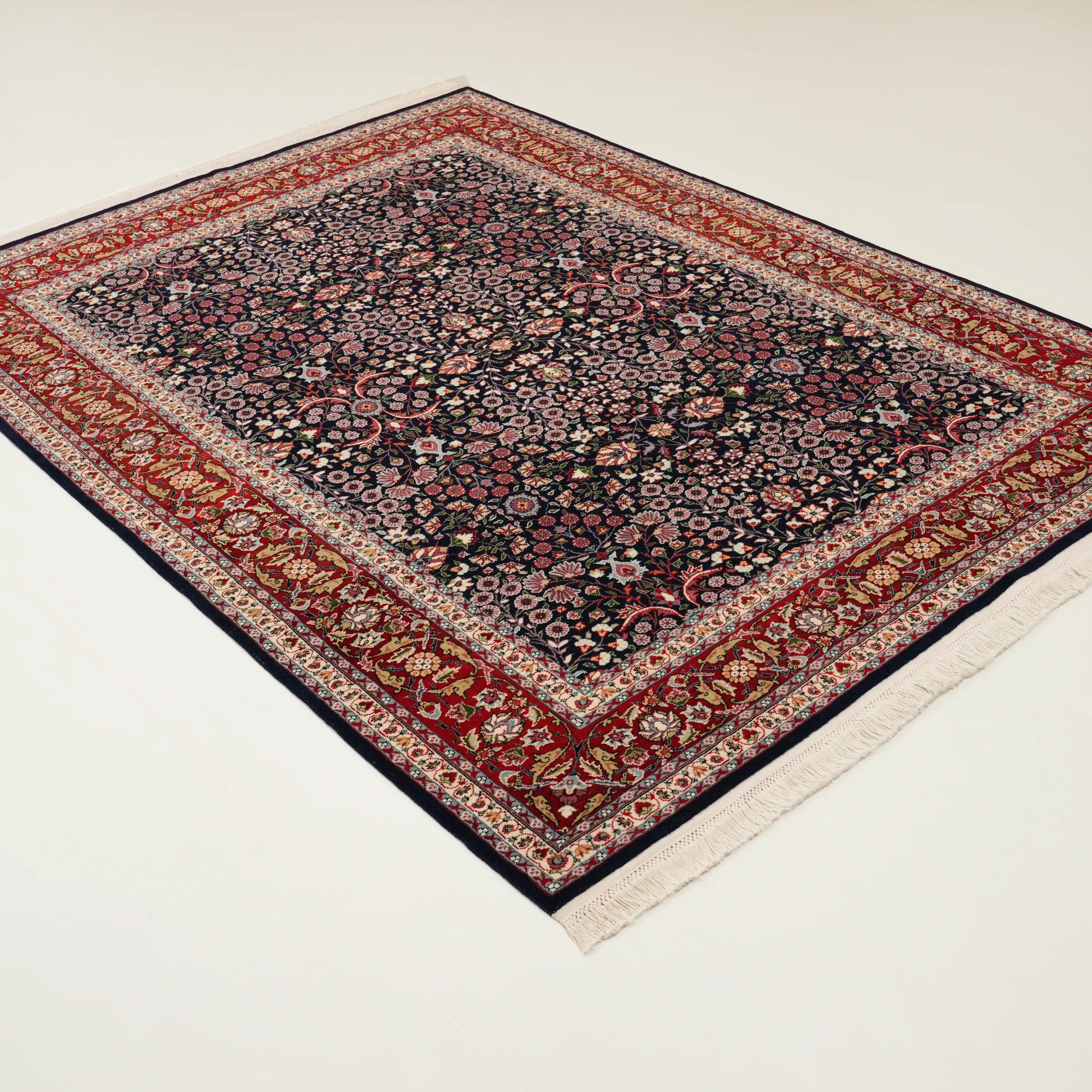 El Dokuma Hereke Desenli Lacivert Yün Halı