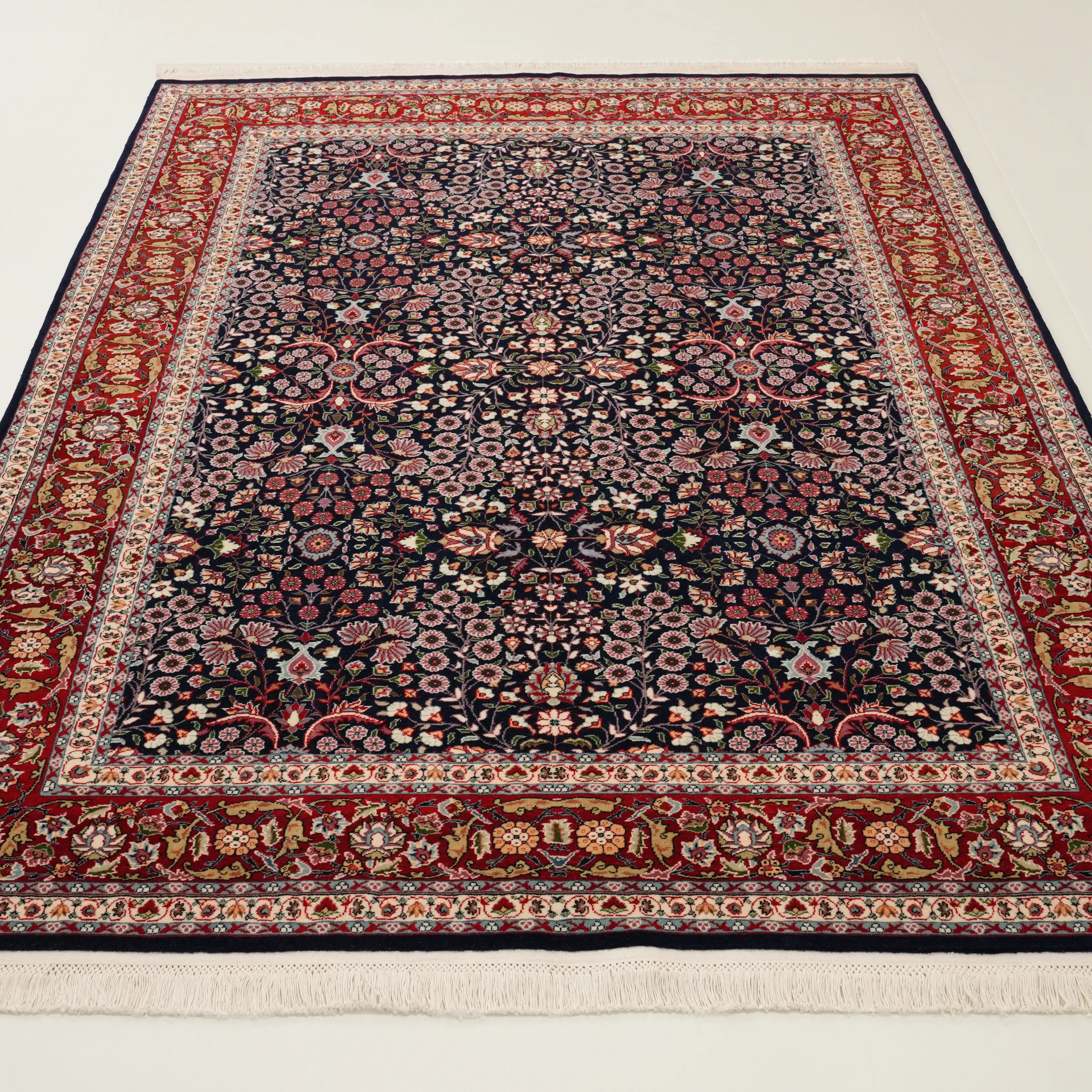 El Dokuma Hereke Desenli Lacivert Yün Halı