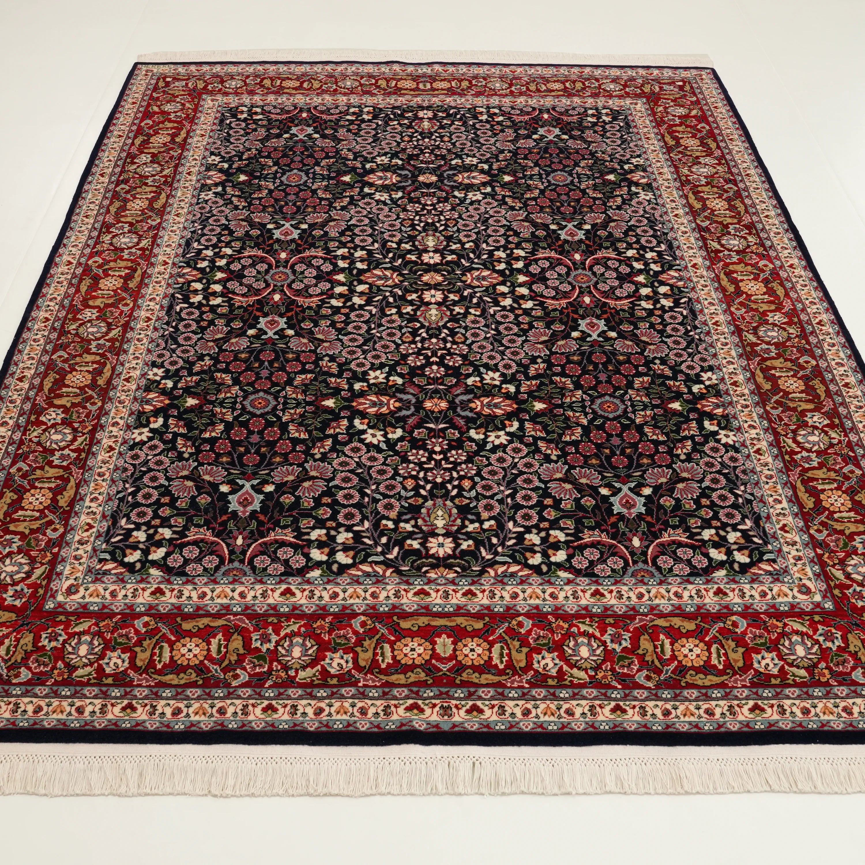 El Dokuma Hereke Desenli Lacivert Yün Halı