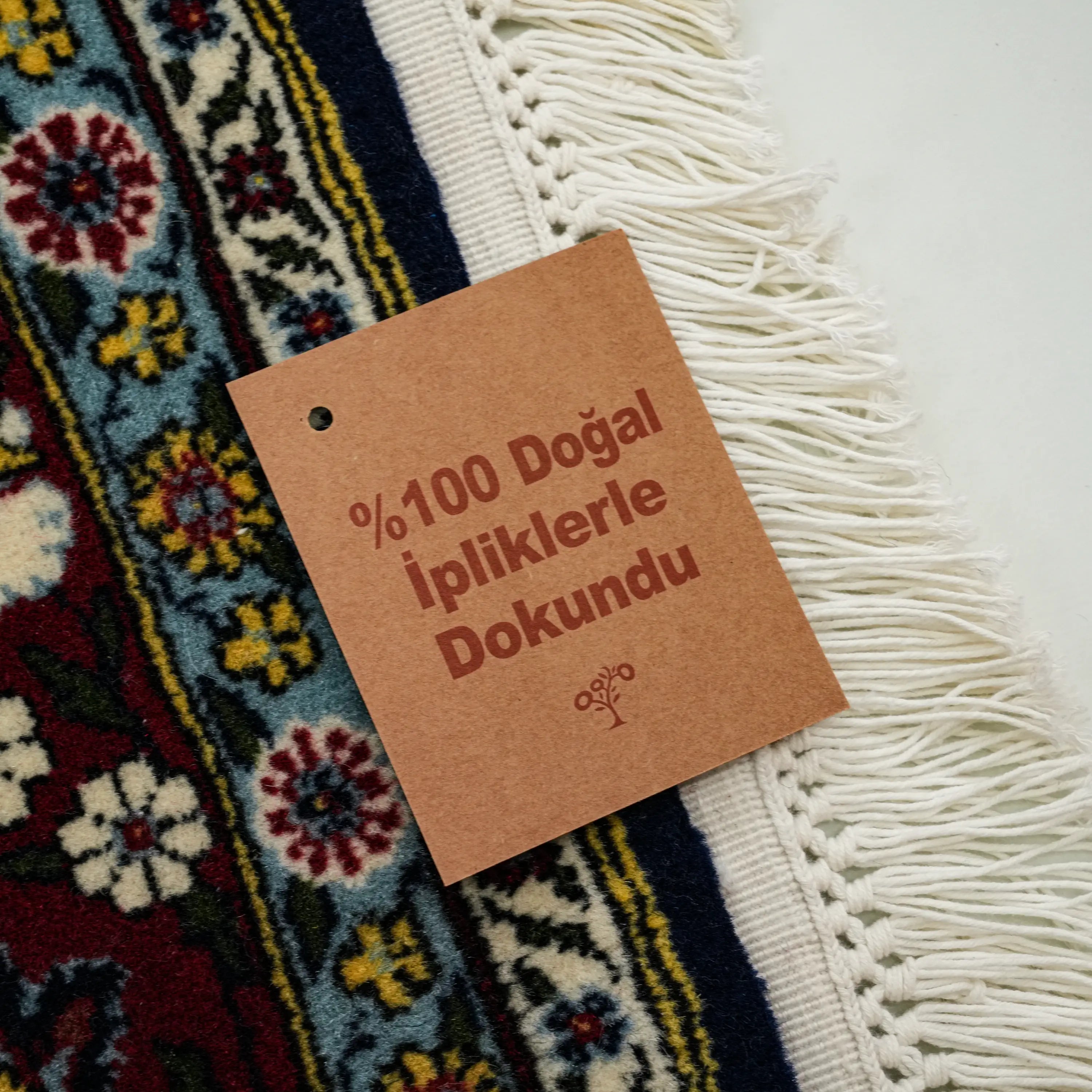 El Dokuma Hereke Desenli Lacivert Yün Halı