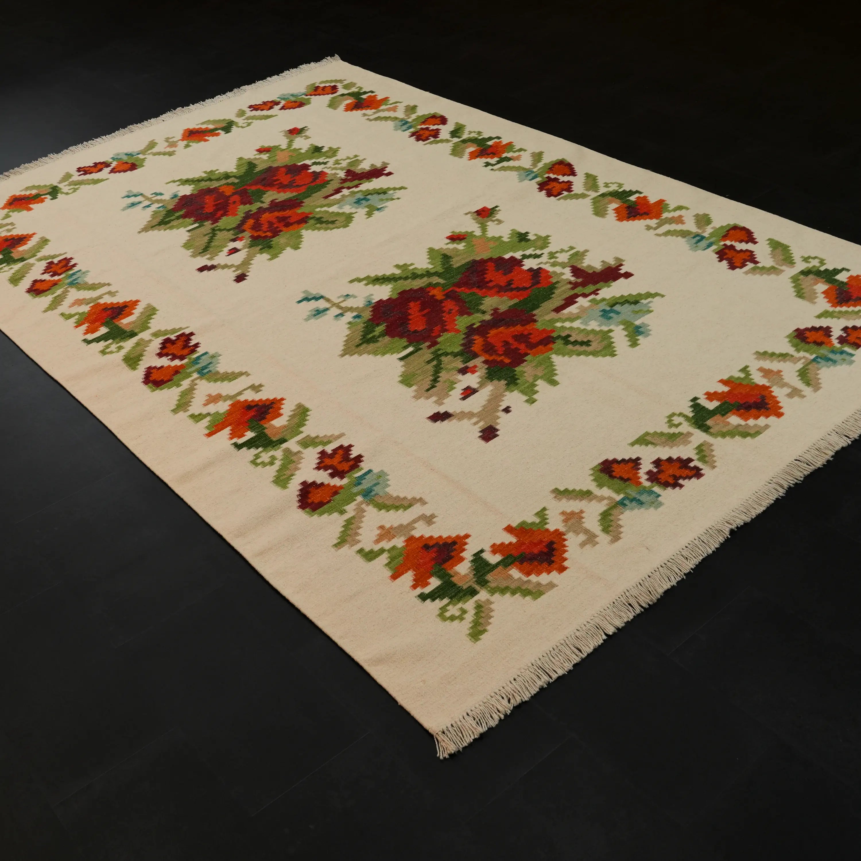 El Dokuma Karabağ Desenli Beyaz Kilim