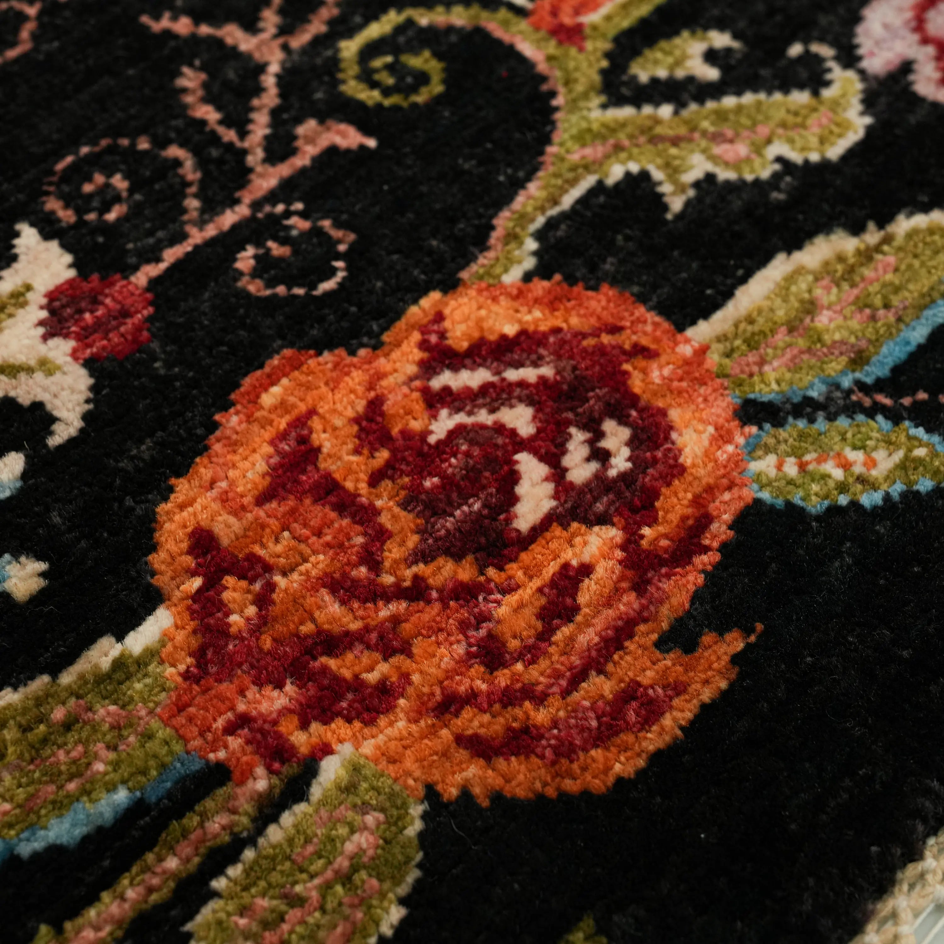 El Dokuma Karabağ Desenli Siyah Yün Halı