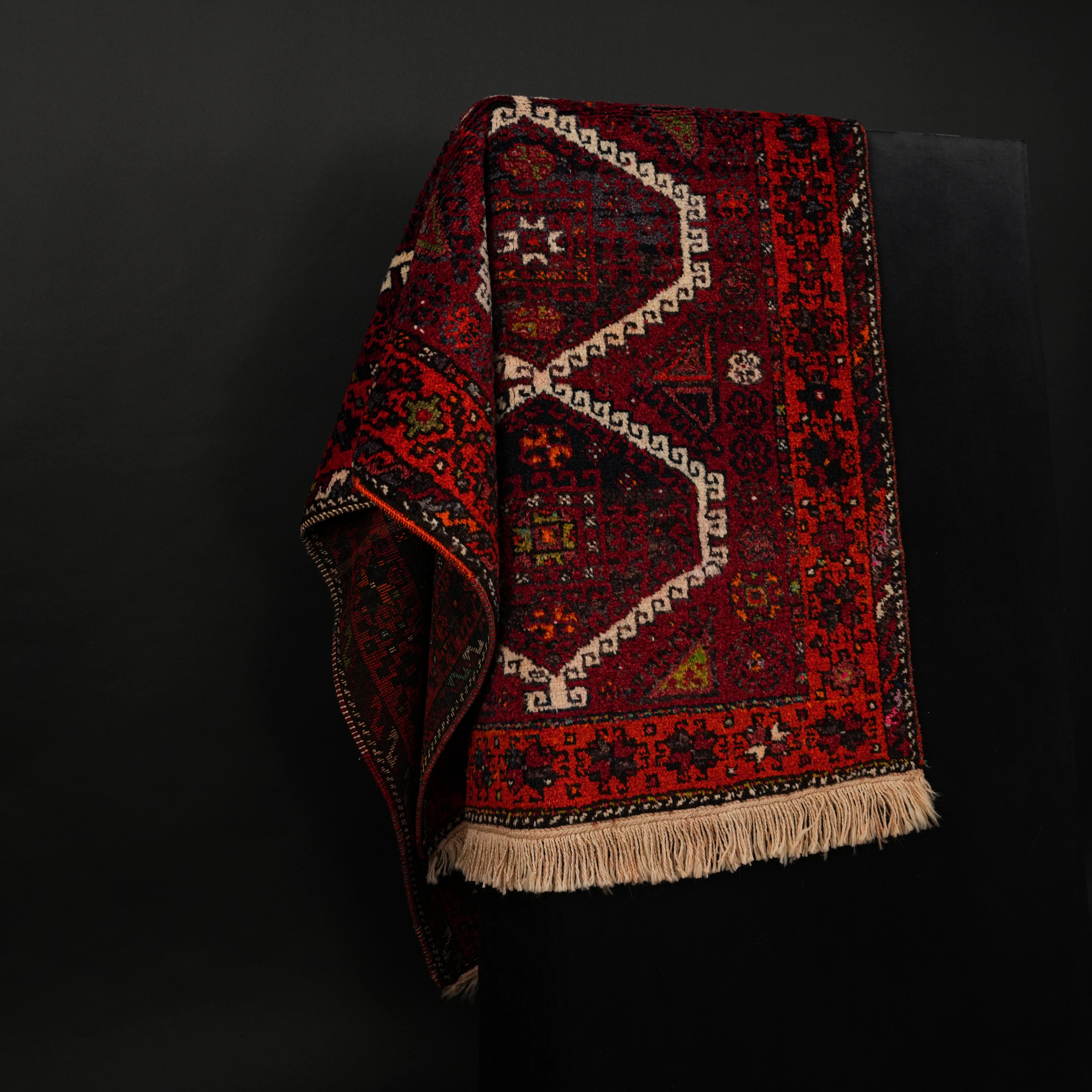 El Dokuma Kök Boyalı 70+ Yaş Sandık Eskisi Kırmızı Antep Halısı