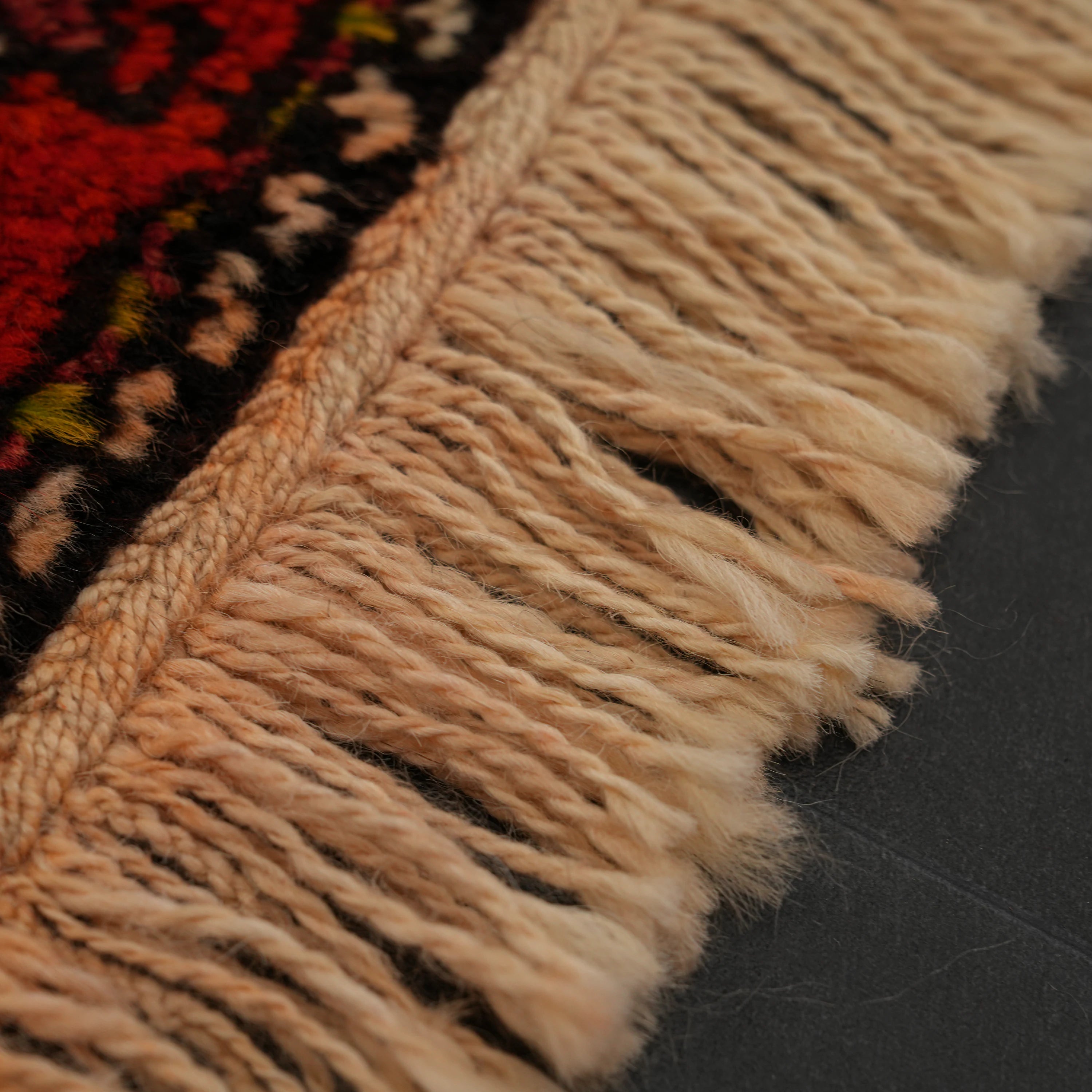 El Dokuma Kök Boyalı 70+ Yaş Sandık Eskisi Kırmızı Antep Halısı