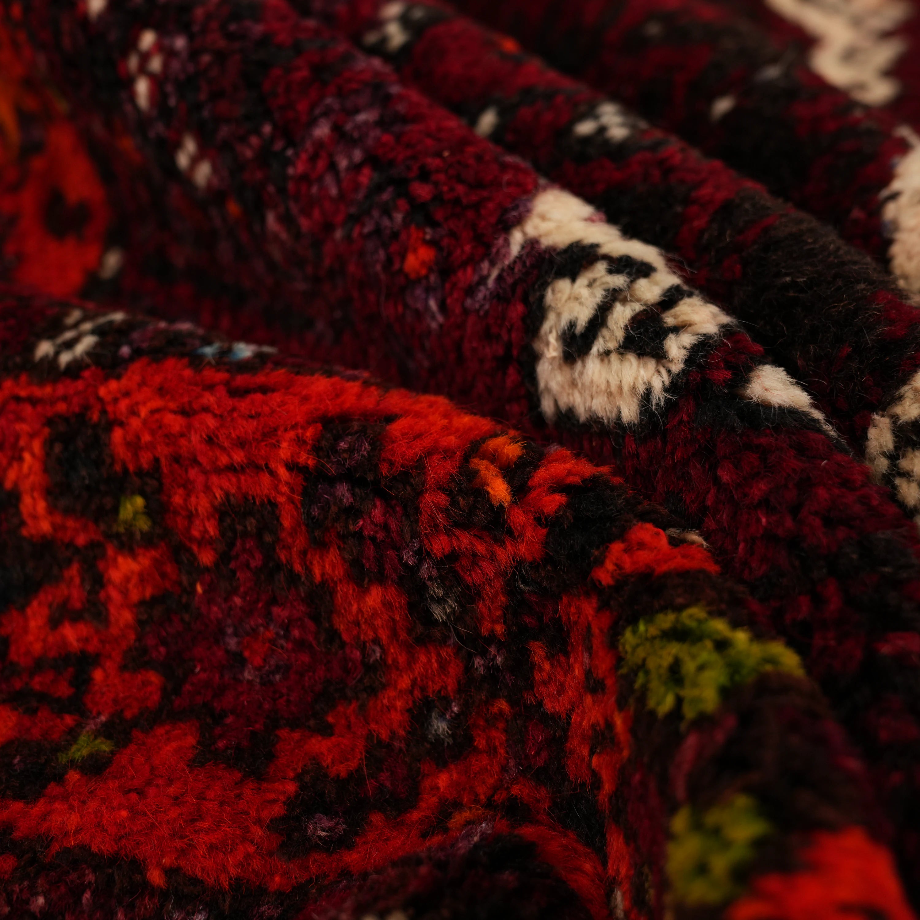 El Dokuma Kök Boyalı 70+ Yaş Sandık Eskisi Kırmızı Antep Halısı