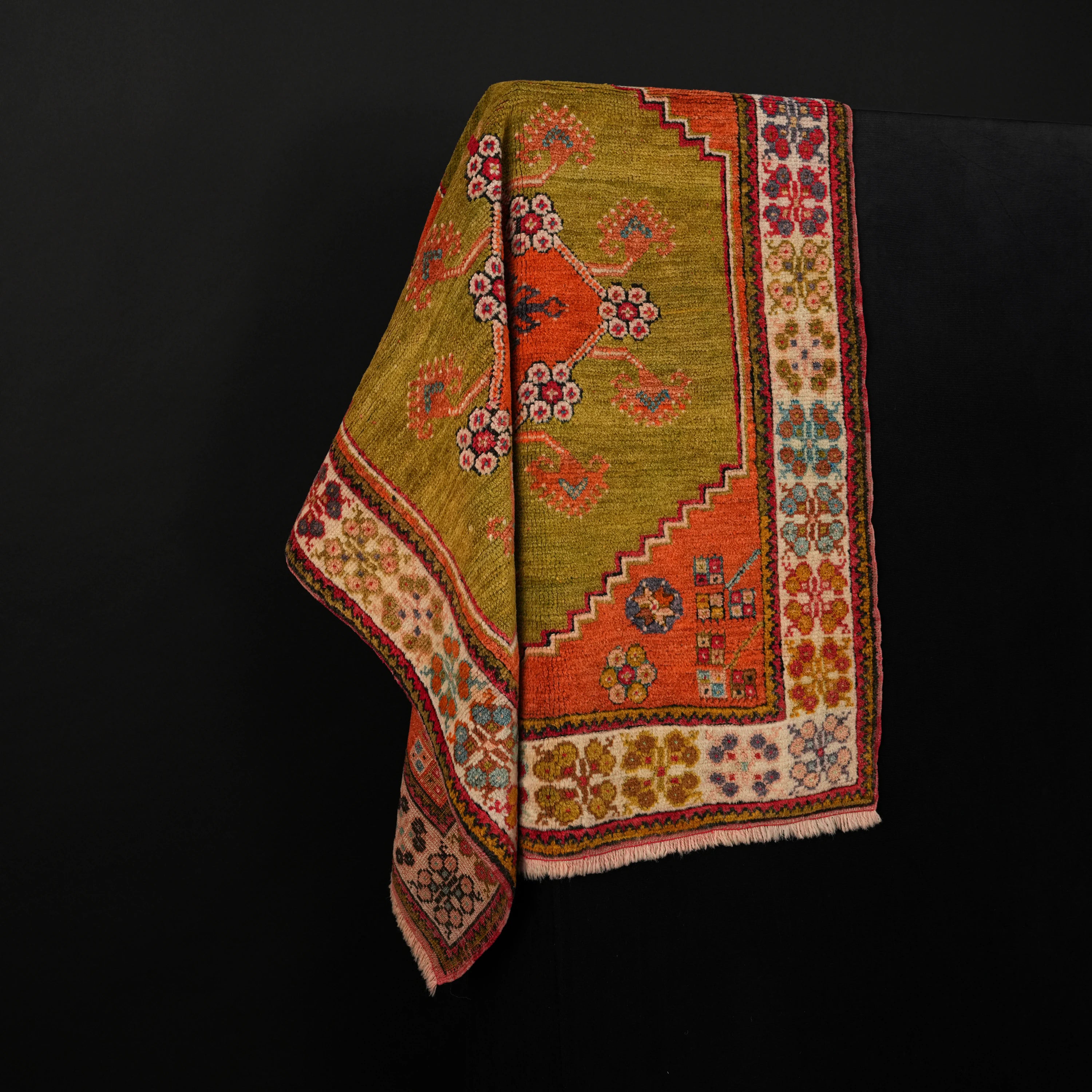 El Dokuma Kök Boyalı 90+ Yaş Afyon Antik Dazkırı Halısı